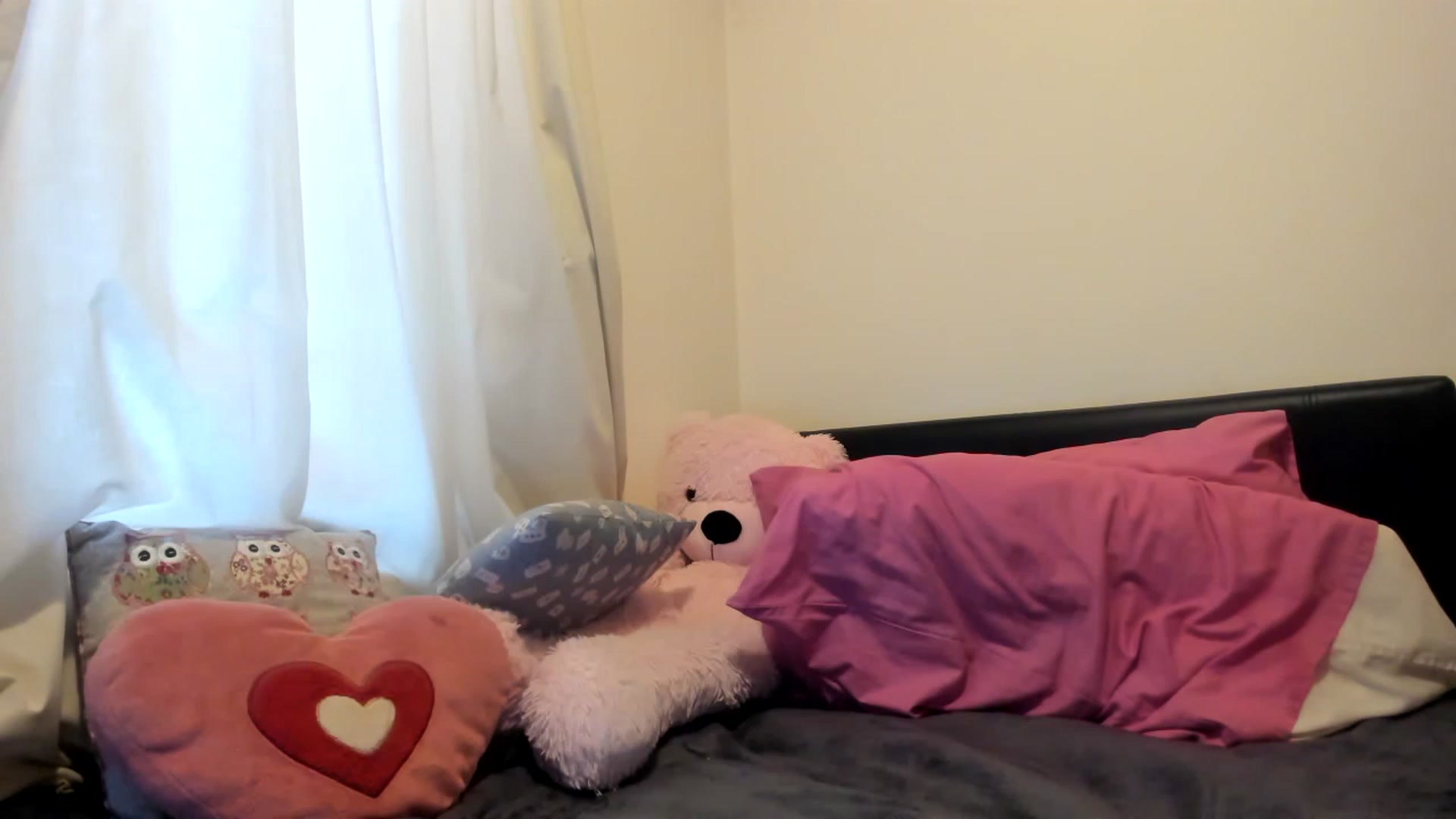 Gallery image thumbnail from MonicaAssUK's myfreecams stream on, 12/03/2022, 13:43 image 18 of 20