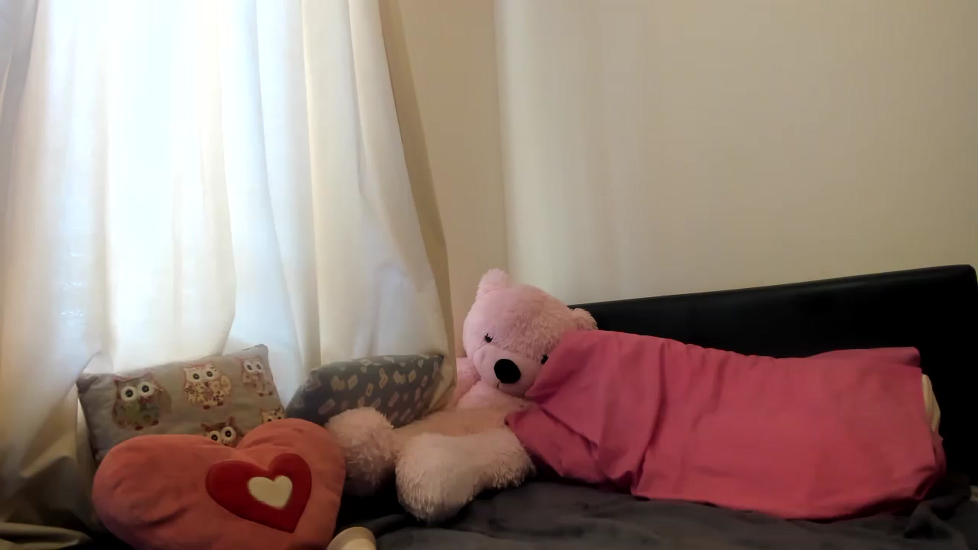 Gallery image thumbnail from MonicaAssUK's myfreecams stream on, 12/10/2022, 11:01 image 10 of 20