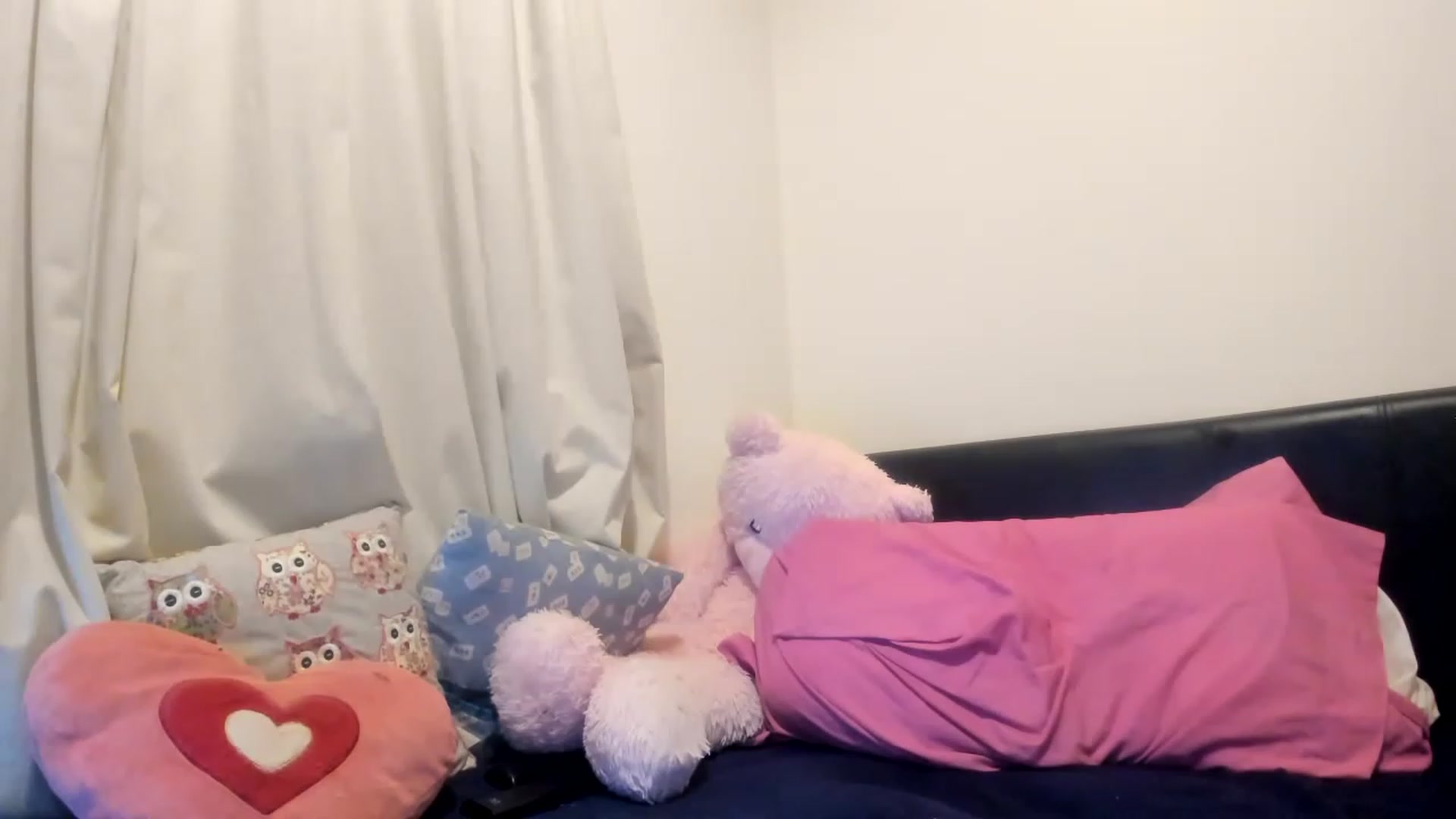 Gallery image thumbnail from MonicaAssUK's myfreecams stream on, 12/21/2022, 17:29 image 17 of 20