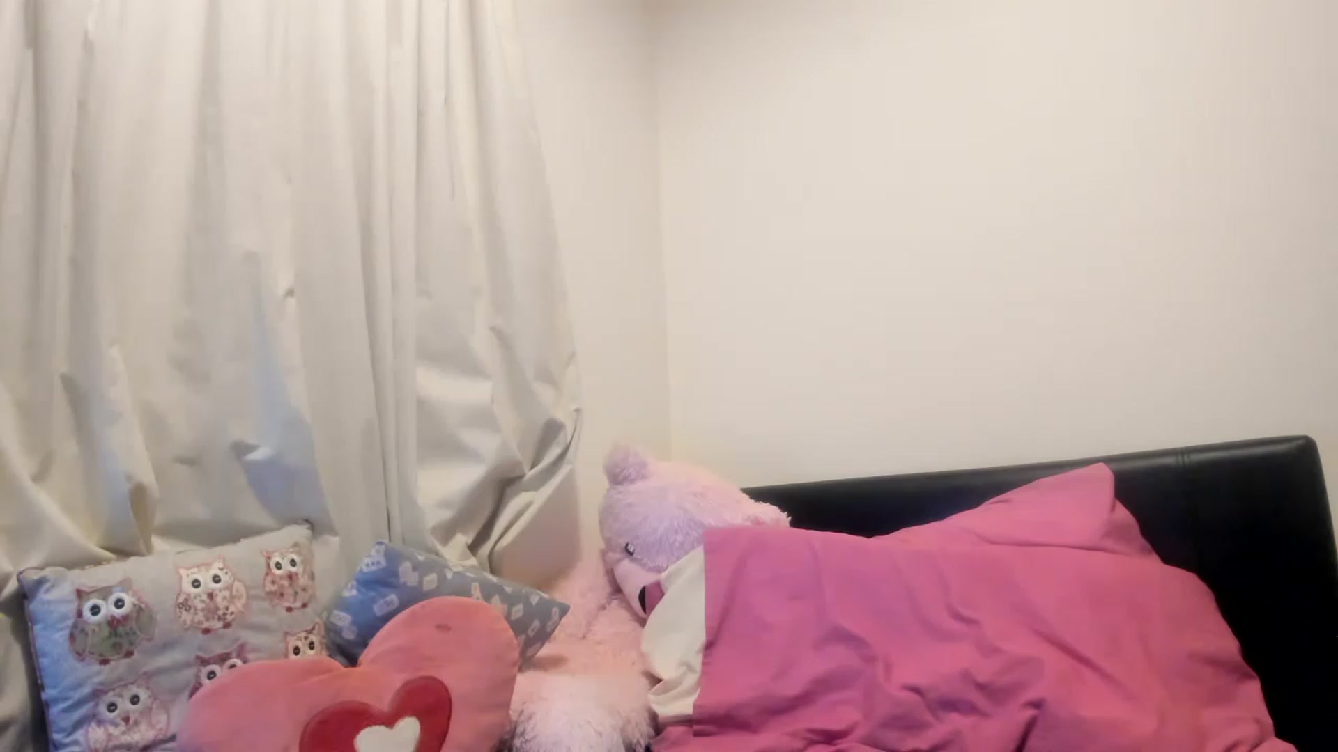 Gallery image thumbnail from MonicaAssUK's myfreecams stream on, 12/27/2022, 16:40 image 17 of 20
