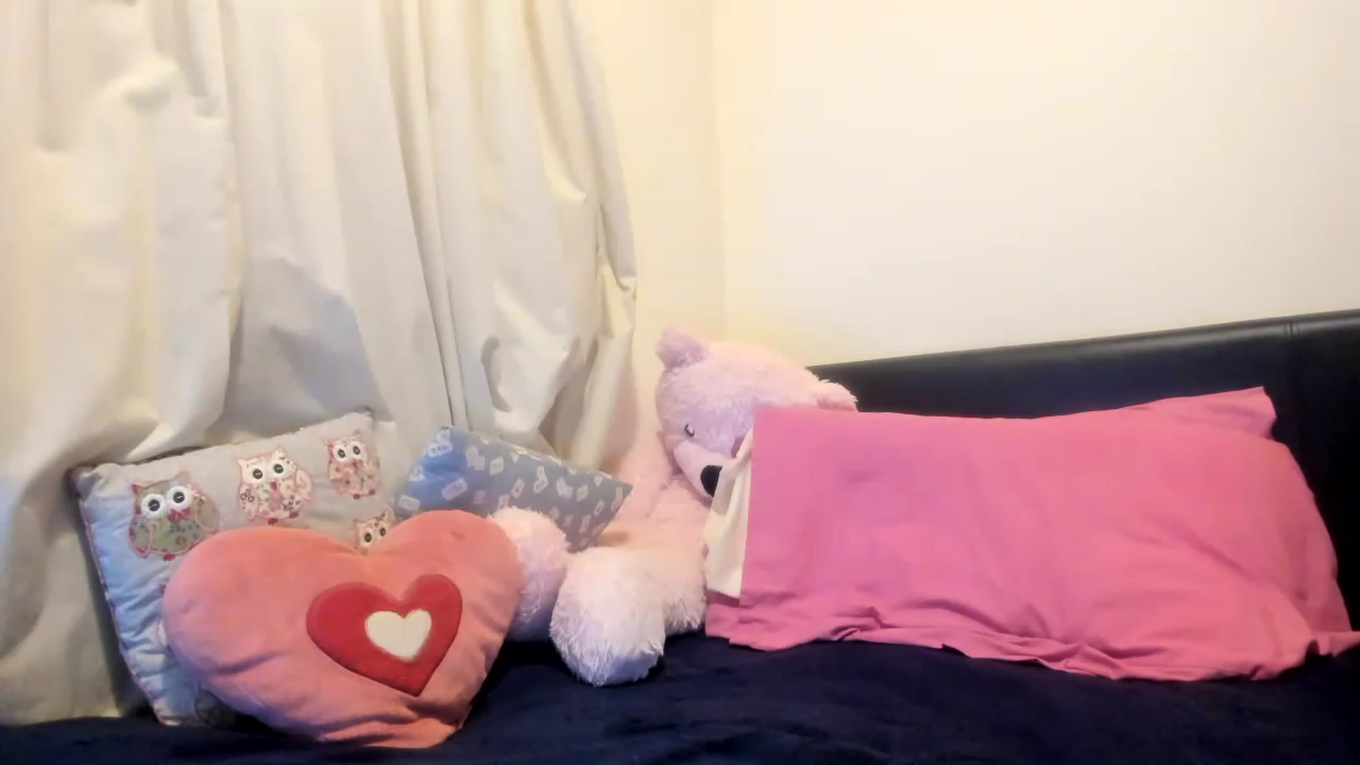 Gallery image thumbnail from MonicaAssUK's myfreecams stream on, 12/29/2022, 16:33 image 14 of 20