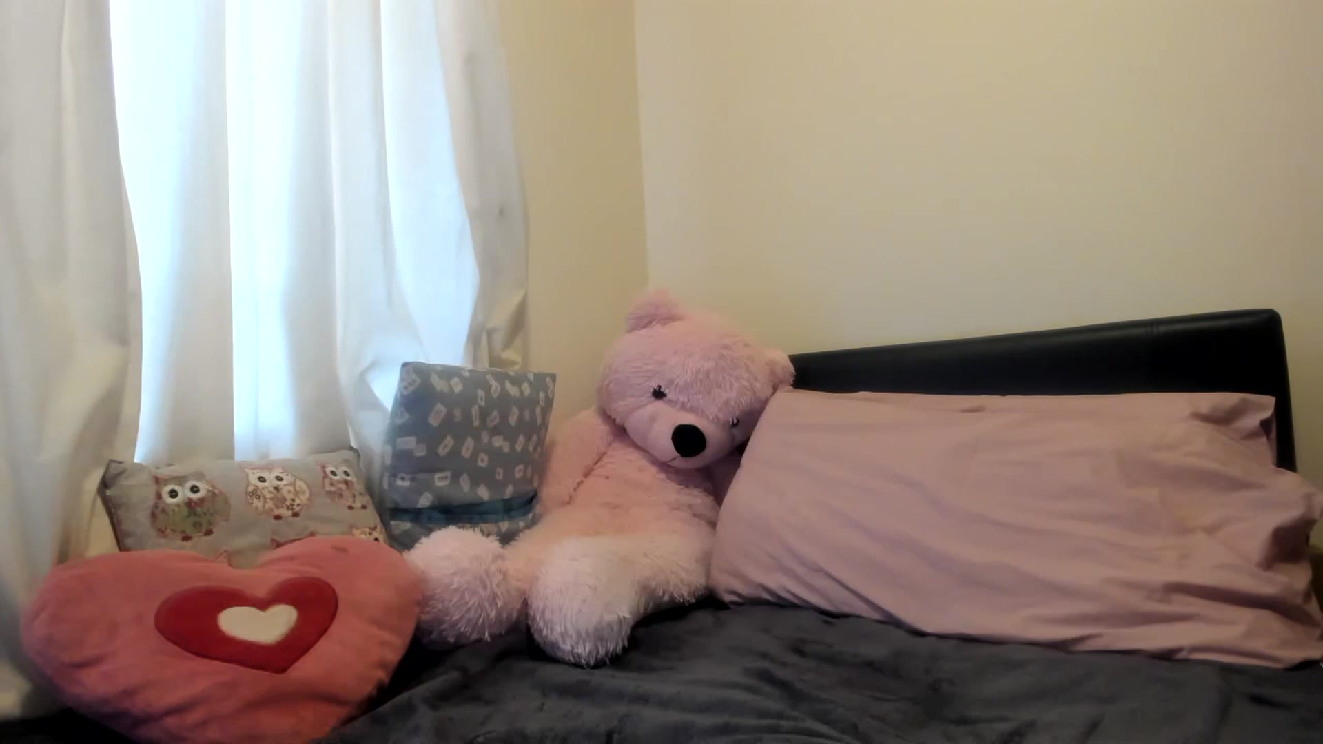 Gallery image thumbnail from MonicaAssUK's myfreecams stream on, 01/04/2023, 12:33 image 17 of 20