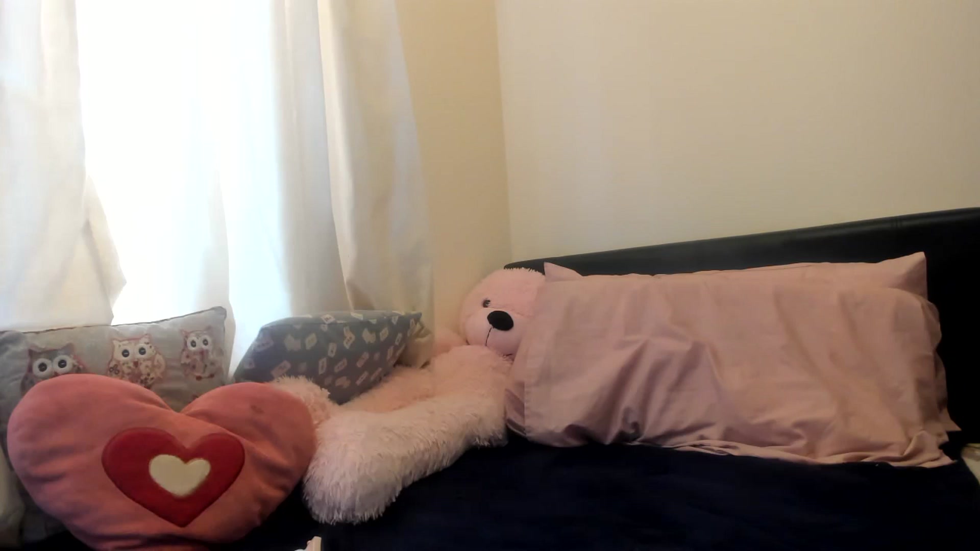 Gallery image thumbnail from MonicaAssUK's myfreecams stream on, 01/23/2023, 10:38 image 13 of 20