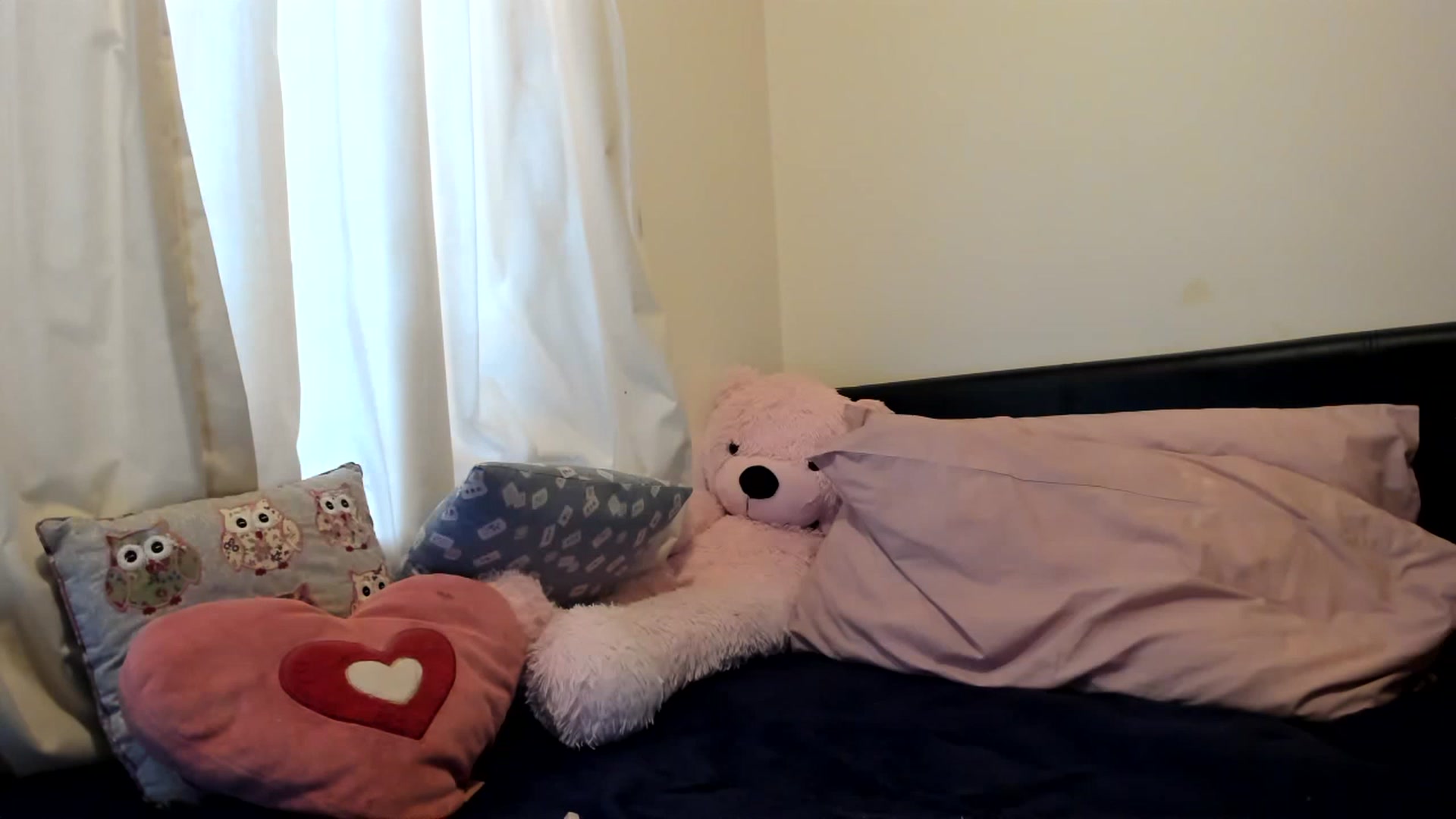 Gallery image thumbnail from MonicaAssUK's myfreecams stream on, 02/12/2023, 11:59 image 18 of 20