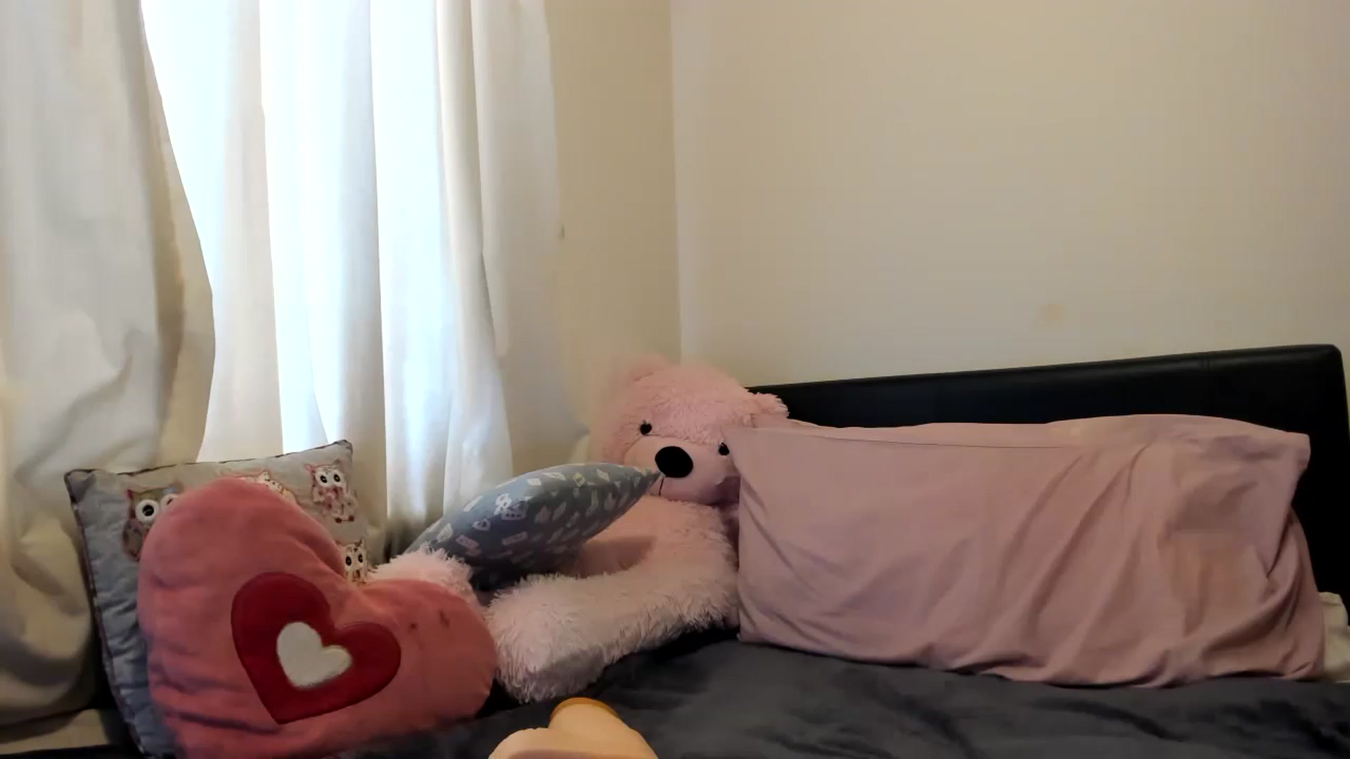Gallery image thumbnail from MonicaAssUK's myfreecams stream on, 02/22/2023, 11:51 image 3 of 20