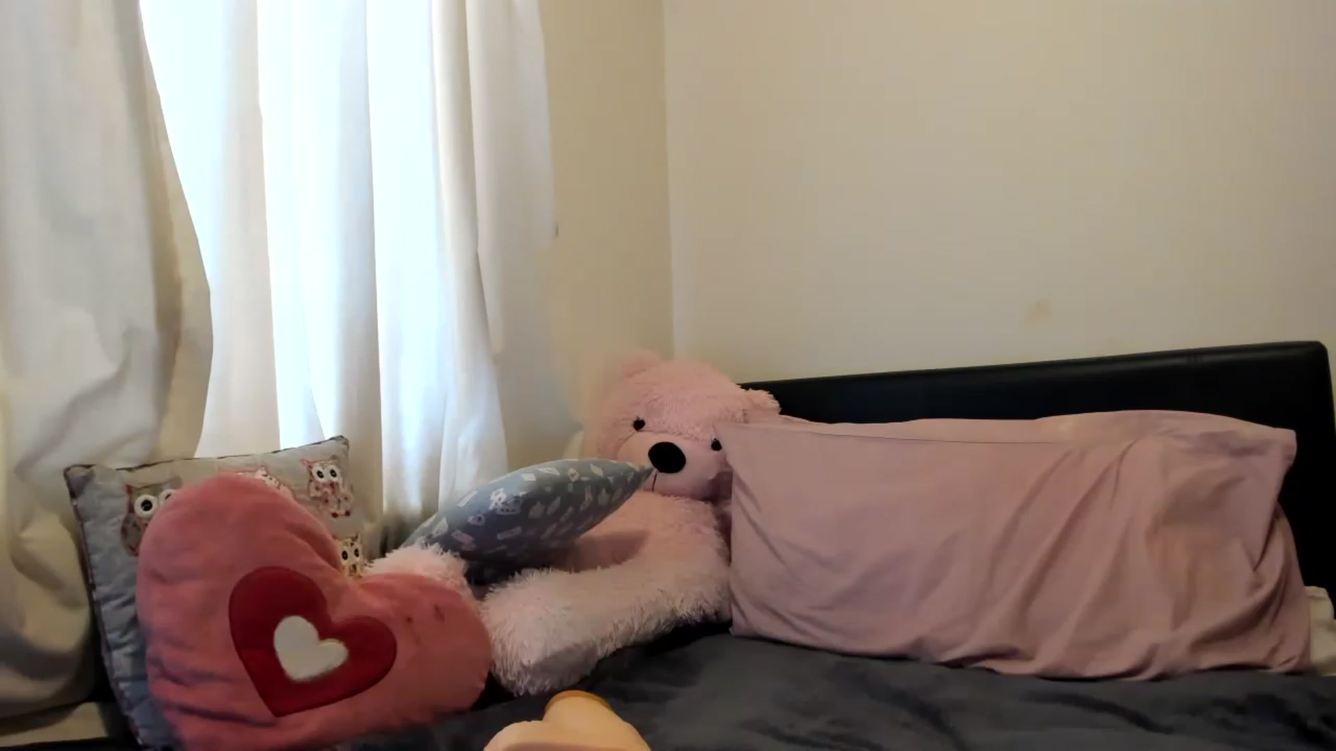 Gallery image thumbnail from MonicaAssUK's myfreecams stream on, 02/22/2023, 11:51 image 4 of 20