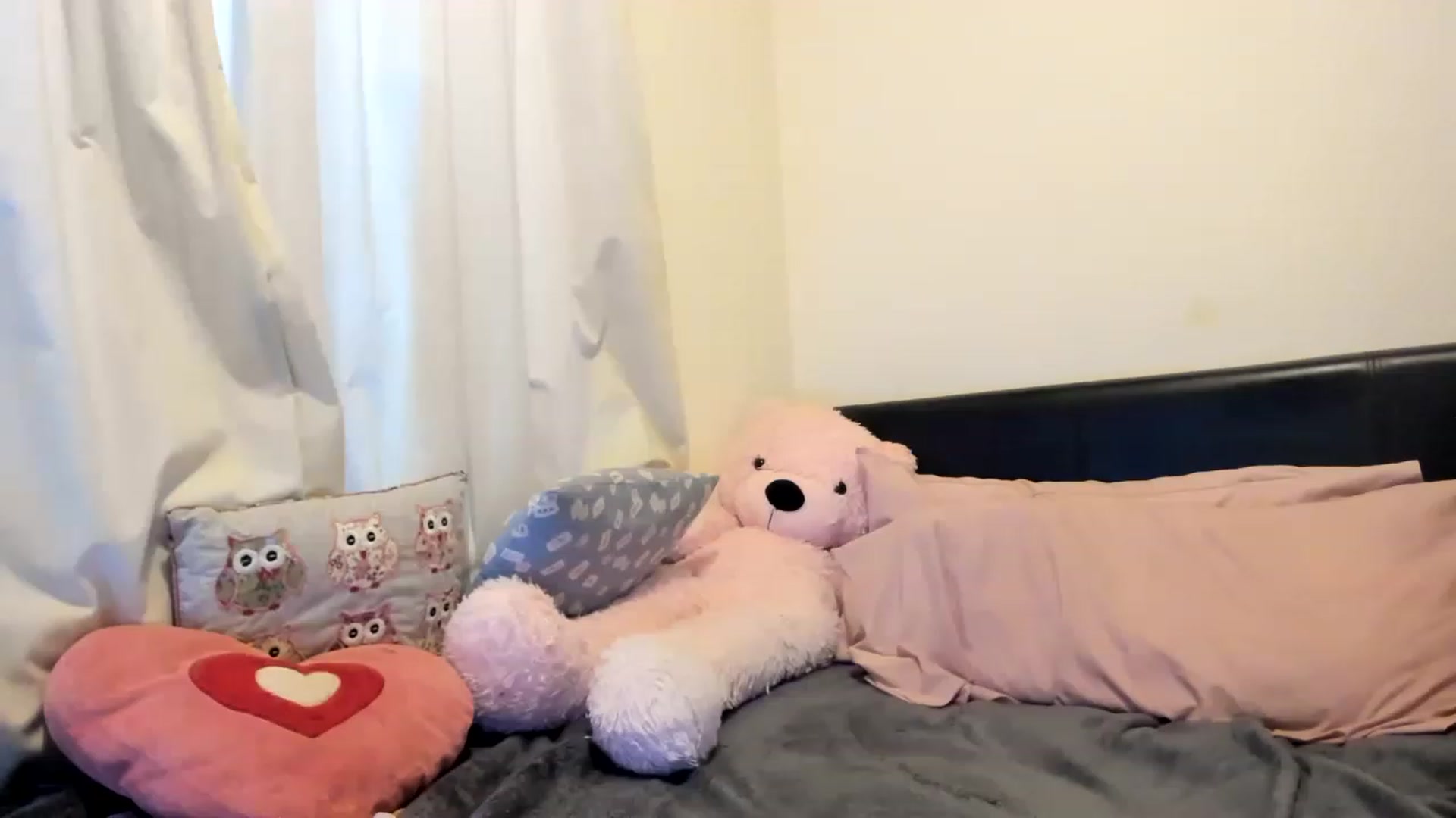 Gallery image thumbnail from MonicaAssUK's myfreecams stream on, 03/05/2023, 17:32 image 18 of 20
