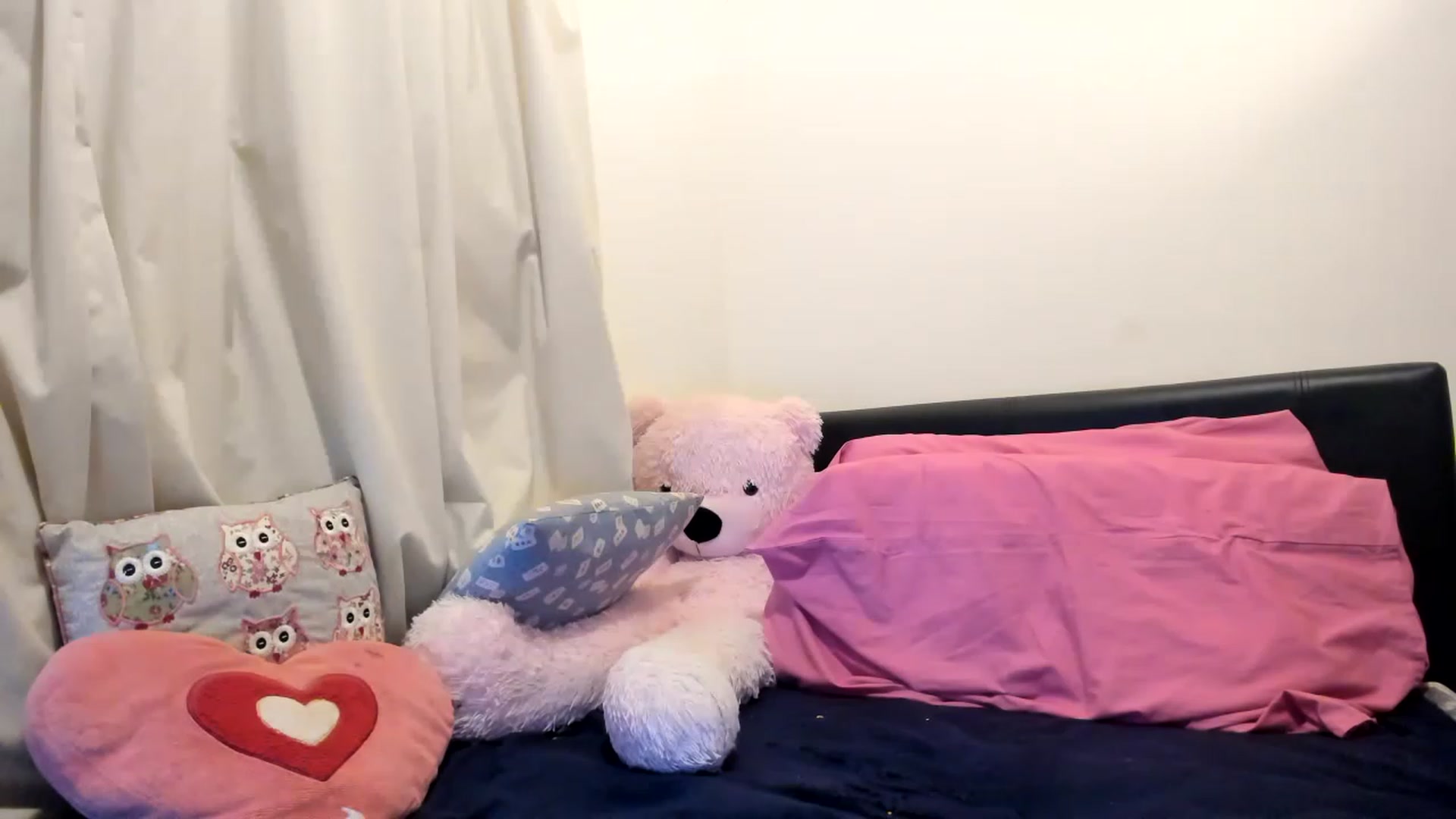 Gallery image thumbnail from MonicaAssUK's myfreecams stream on, 03/16/2023, 19:06 image 16 of 20