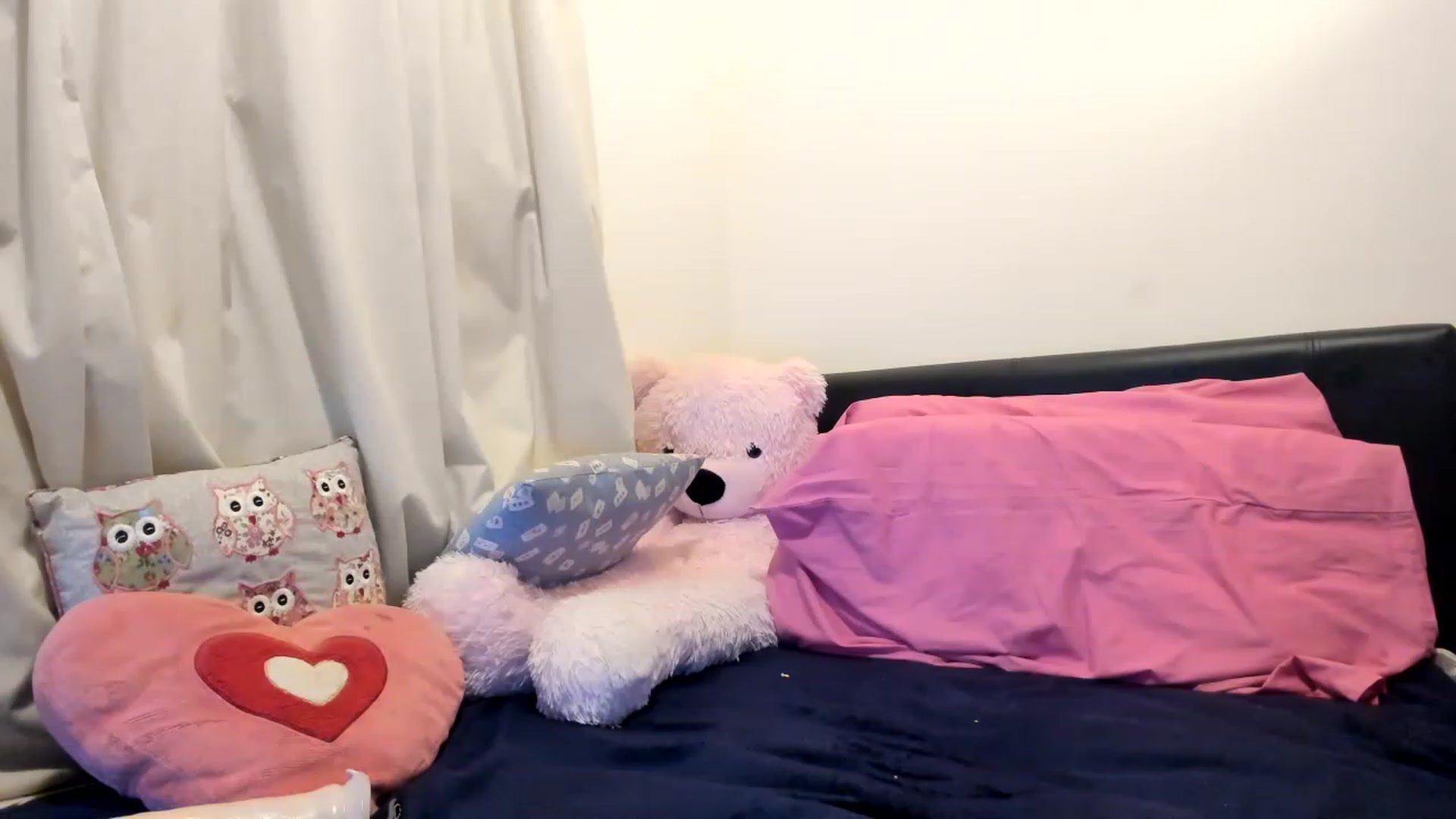 Gallery image thumbnail from MonicaAssUK's myfreecams stream on, 03/16/2023, 19:06 image 20 of 20