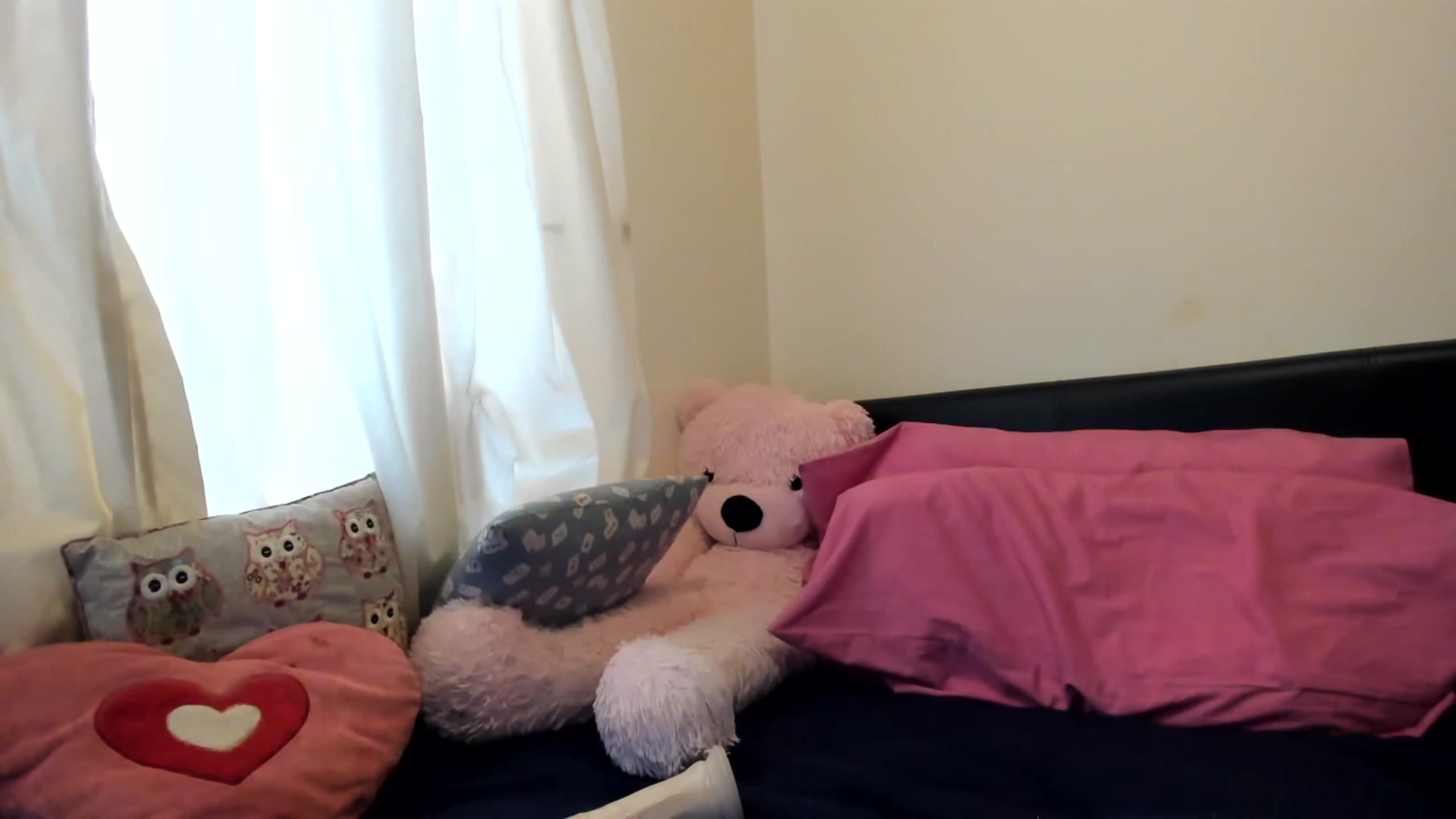 Gallery image thumbnail from MonicaAssUK's myfreecams stream on, 03/19/2023, 14:08 image 13 of 20