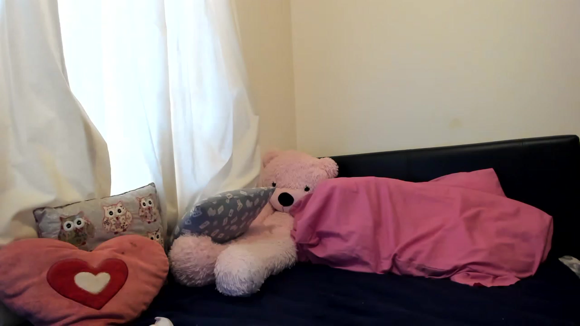 Gallery image thumbnail from MonicaAssUK's myfreecams stream on, 03/20/2023, 14:10 image 13 of 20