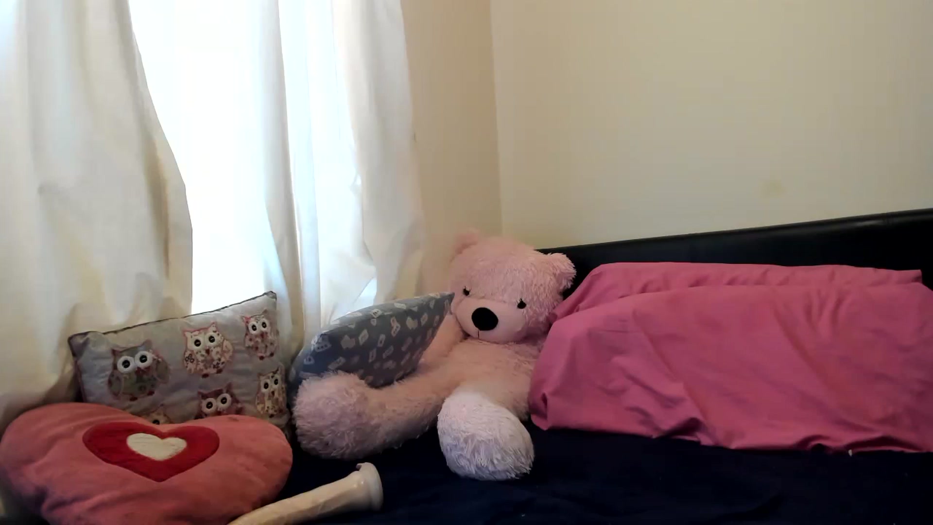 Gallery image thumbnail from MonicaAssUK's myfreecams stream on, 03/21/2023, 13:33 image 17 of 20