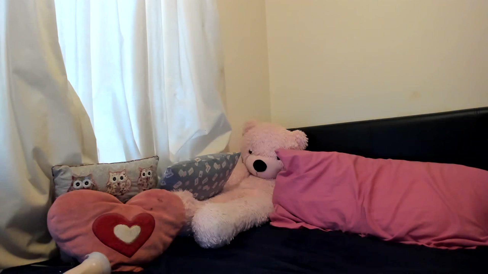Gallery image thumbnail from MonicaAssUK's myfreecams stream on, 03/28/2023, 13:50 image 20 of 20