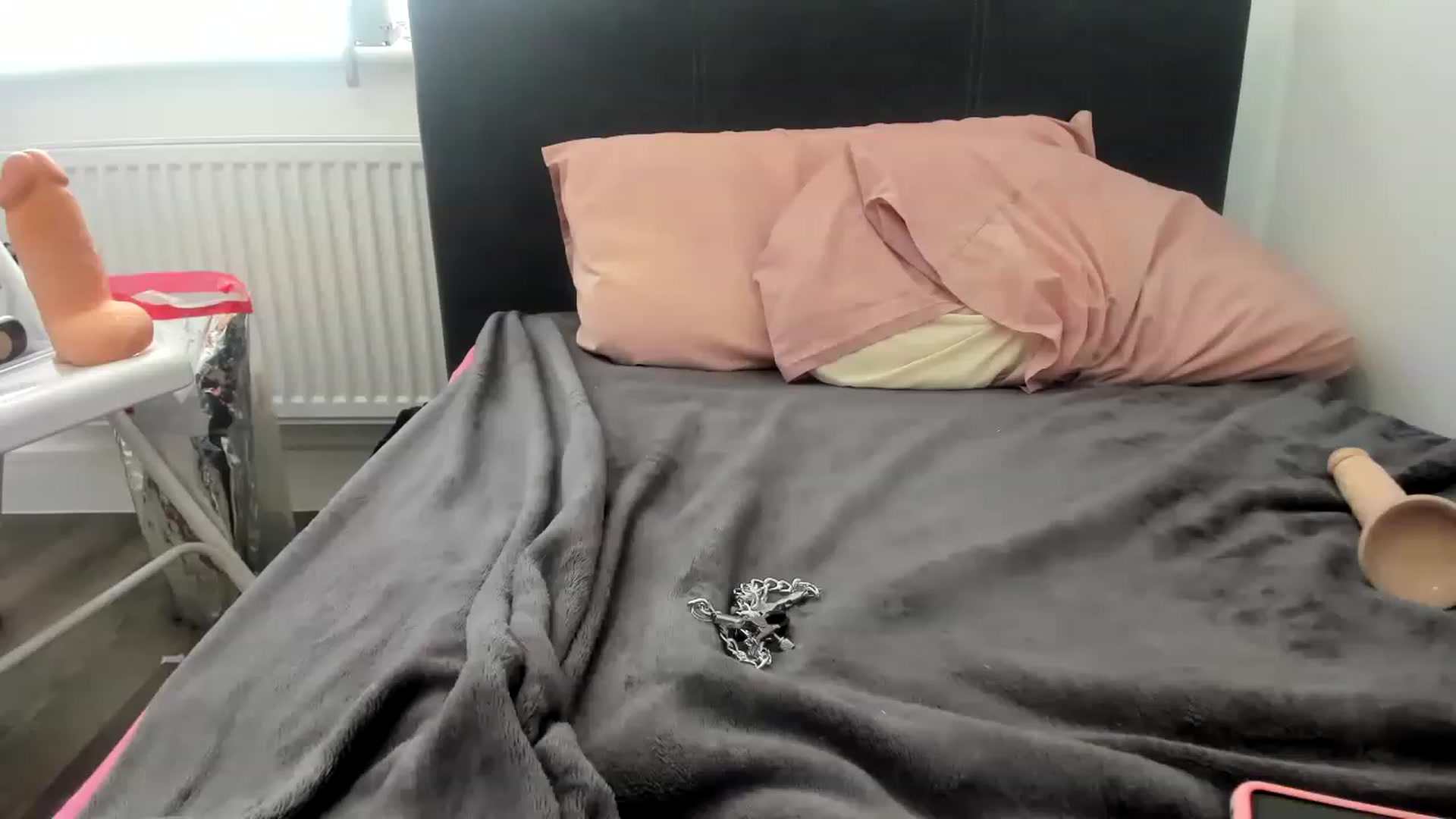 Gallery image thumbnail from MonicaAssUK's myfreecams stream on, 05/21/2023, 16:55 image 5 of 20