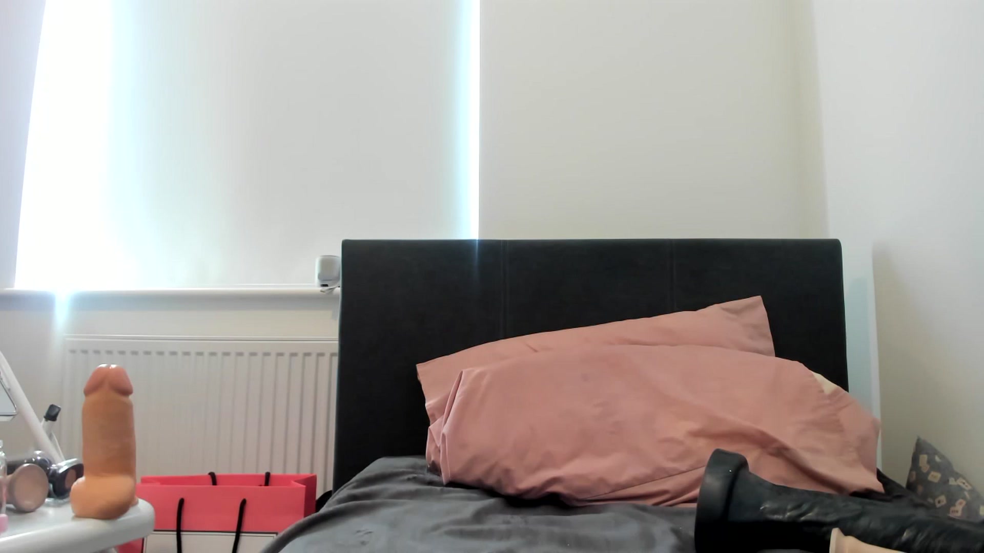 Gallery image thumbnail from MonicaAssUK's myfreecams stream on, 06/08/2023, 16:46 image 16 of 20