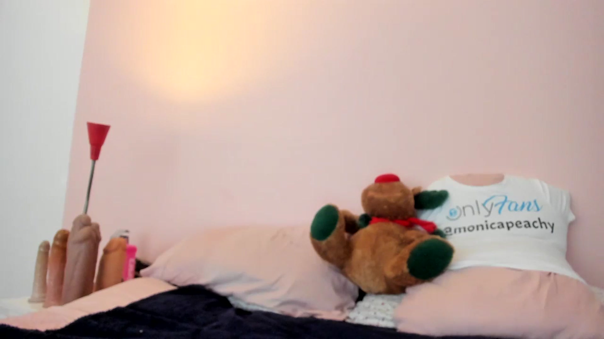 Gallery image thumbnail from MonicaAssUK's myfreecams stream on, 12/12/2023, 14:31 image 16 of 20