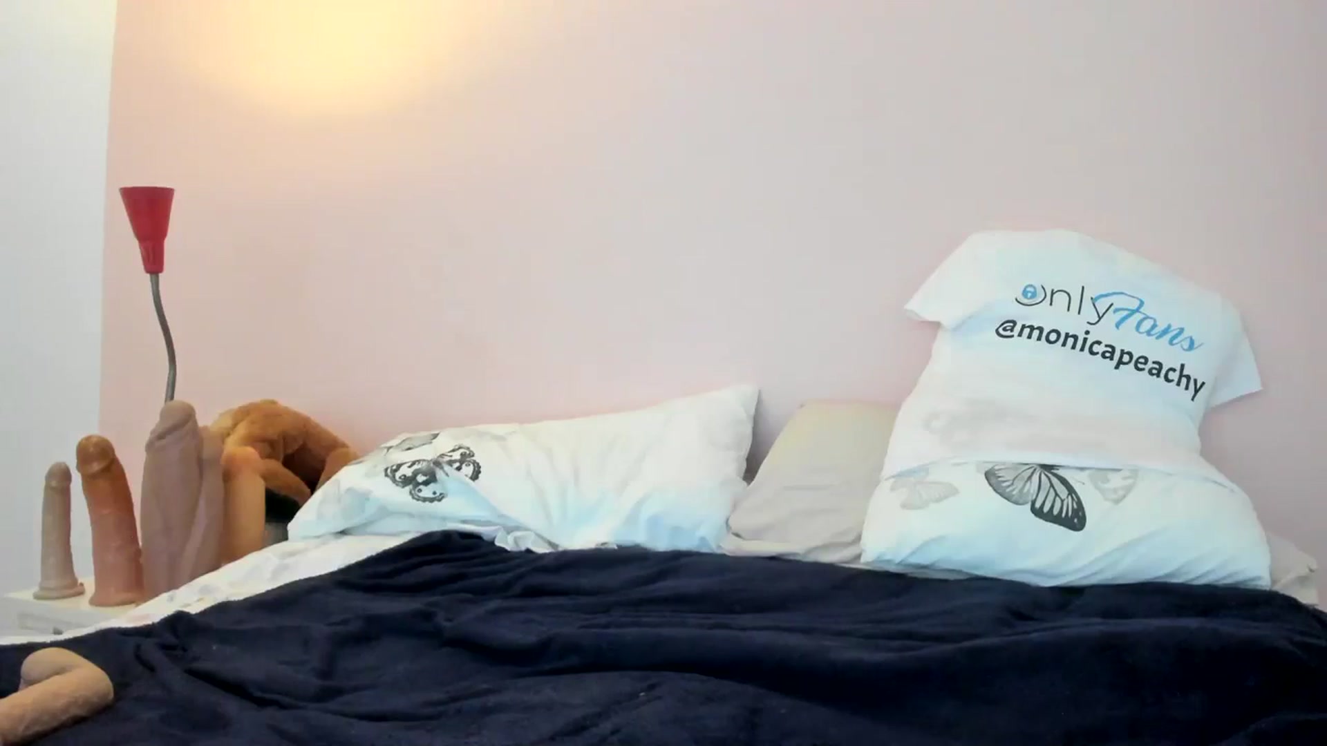 Gallery image thumbnail from MonicaAssUK's myfreecams stream on, 12/20/2023, 14:29 image 17 of 20