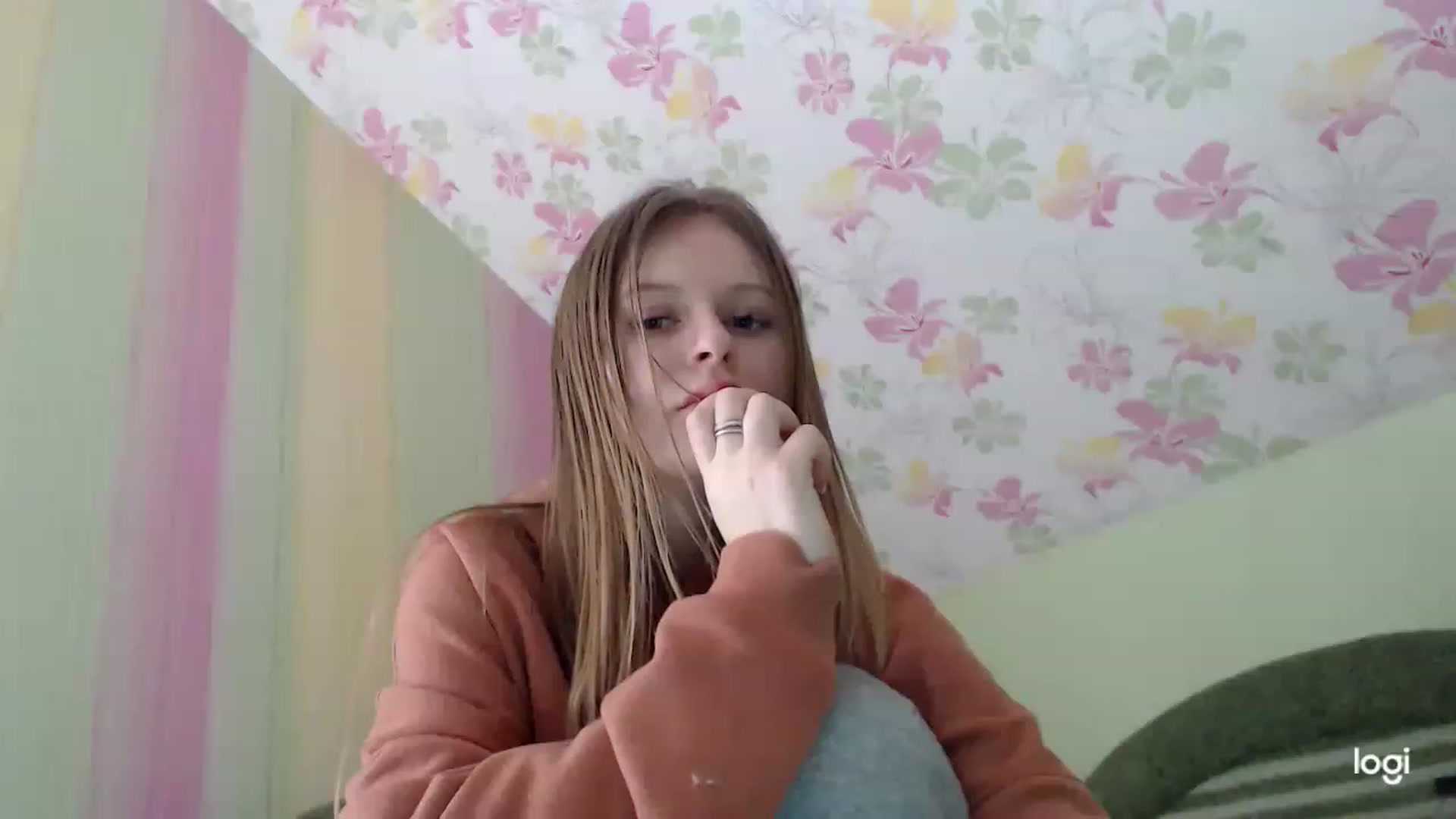 Gallery image thumbnail from MonicaBlondie's myfreecams stream on, 03/16/2023, 08:11 image 12 of 20