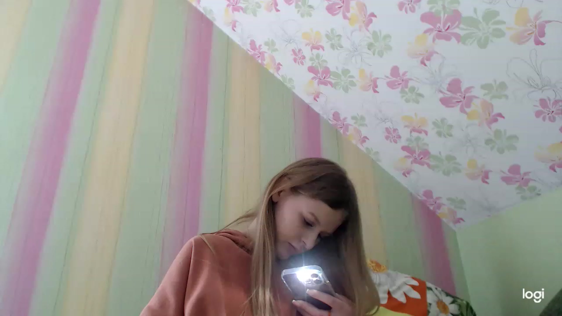 Gallery image thumbnail from MonicaBlondie's myfreecams stream on, 03/29/2023, 12:25 image 15 of 20