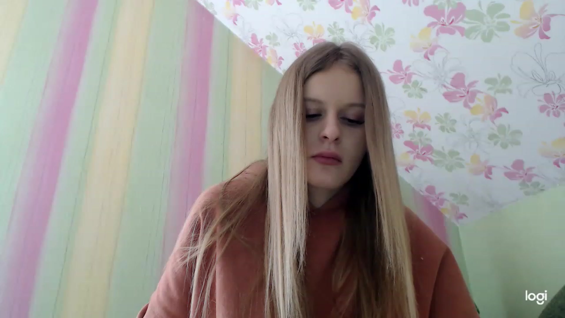 Gallery image thumbnail from MonicaBlondie's myfreecams stream on, 03/29/2023, 12:25 image 8 of 20