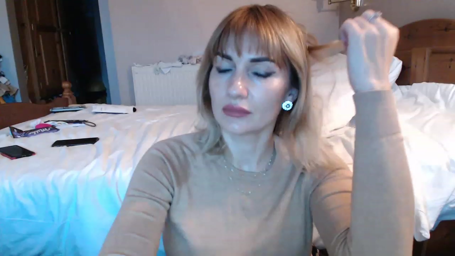 Gallery image thumbnail from MonicaChu's myfreecams stream on, 11/16/2022, 16:40 image 18 of 20