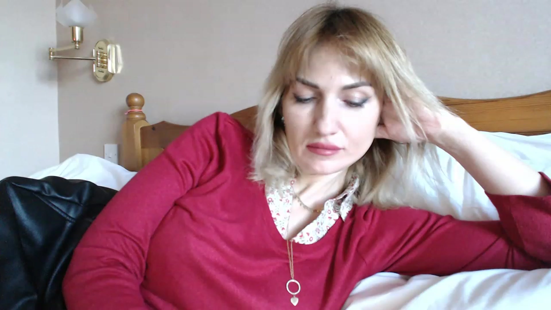 Gallery image thumbnail from MonicaChu's myfreecams stream on, 11/18/2022, 16:00 image 12 of 20