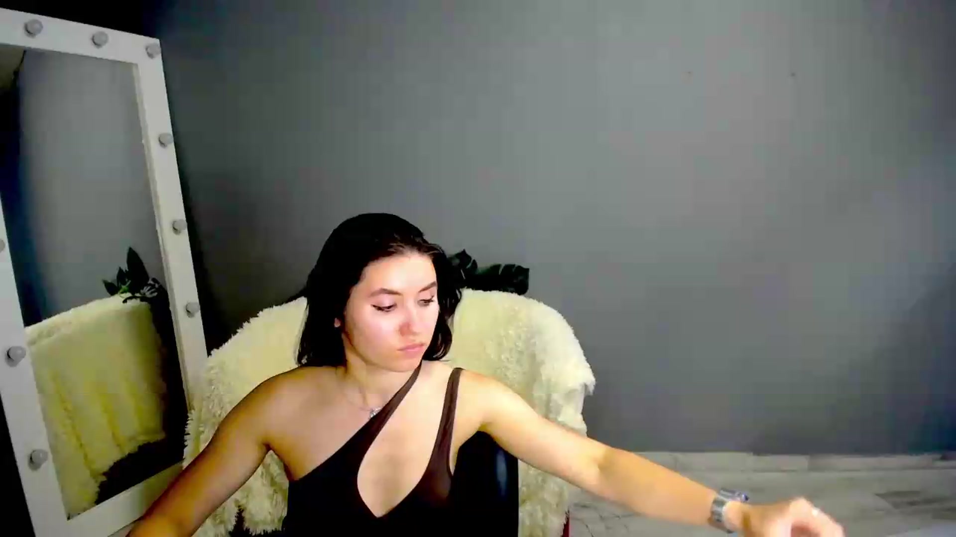 Gallery image thumbnail from MonicaLaRue's myfreecams stream on, 05/28/2026, 16:31 image 7 of 20