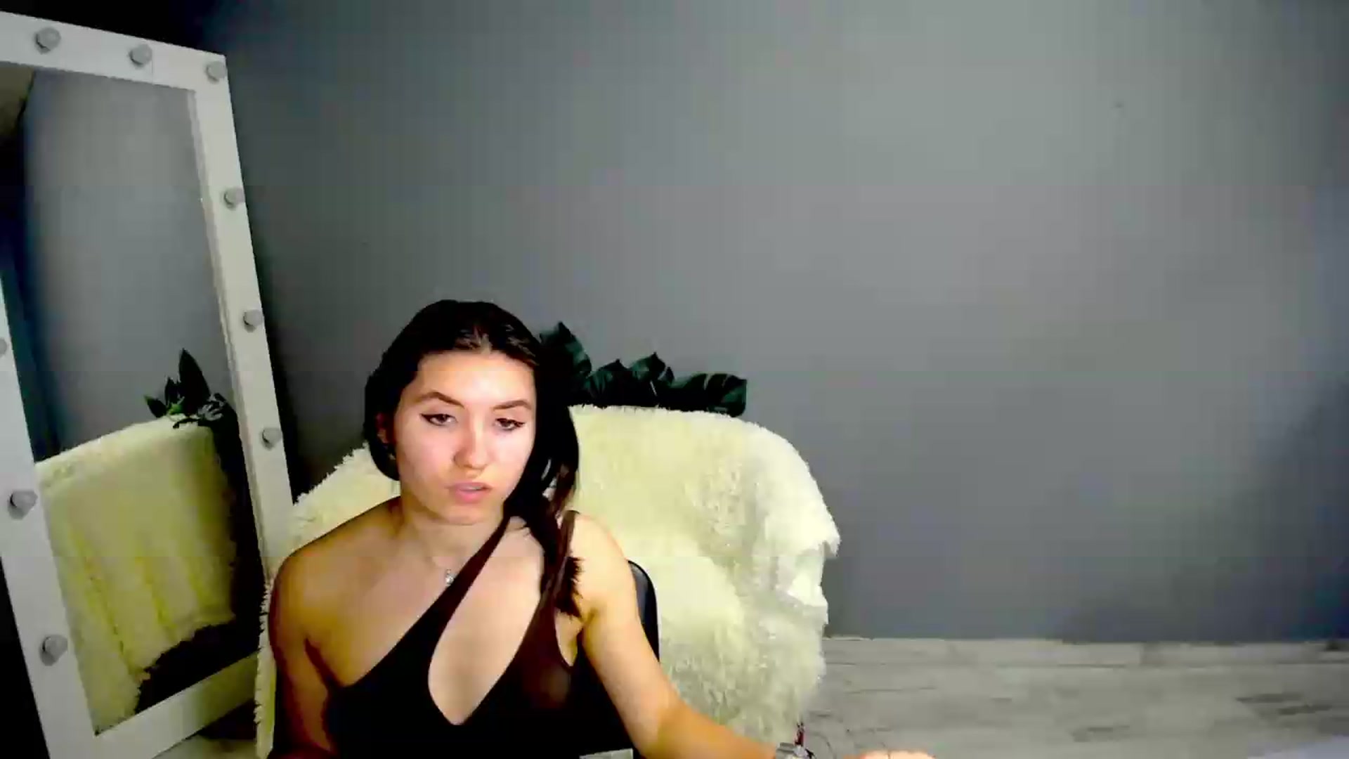 Gallery image thumbnail from MonicaLaRue's myfreecams stream on, 05/28/2026, 17:32 image 4 of 20