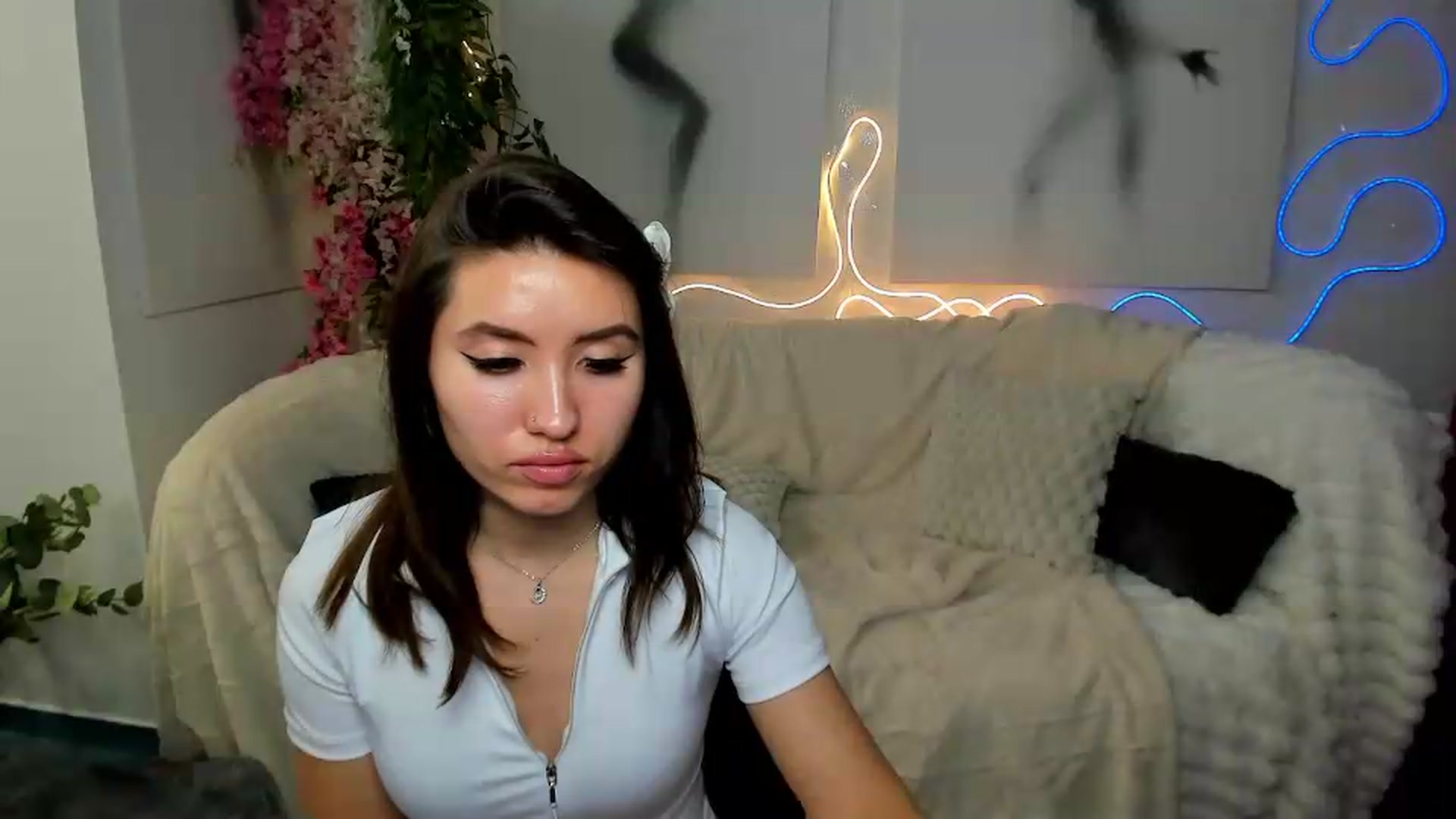 Gallery image thumbnail from MonicaLaRue's myfreecams stream on, 06/01/2026, 13:25 image 6 of 20