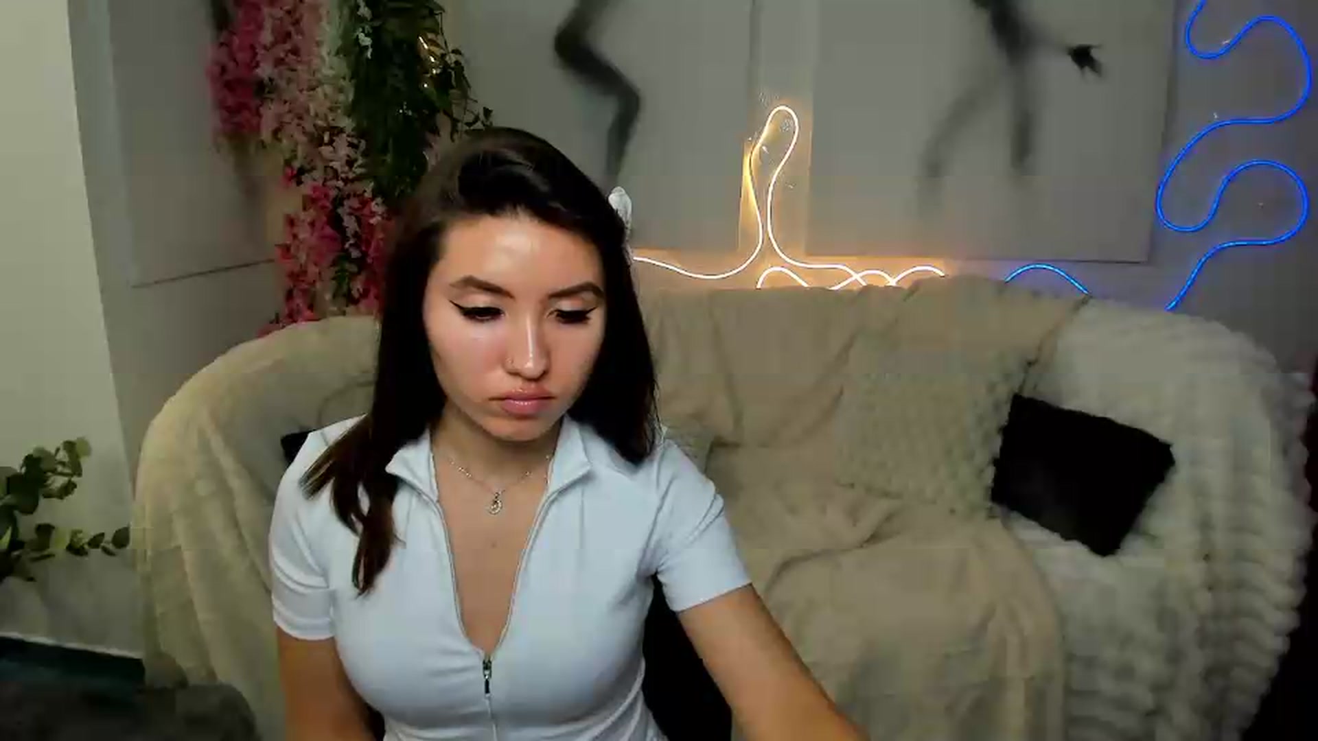 Gallery image thumbnail from MonicaLaRue's myfreecams stream on, 06/01/2026, 13:25 image 4 of 20
