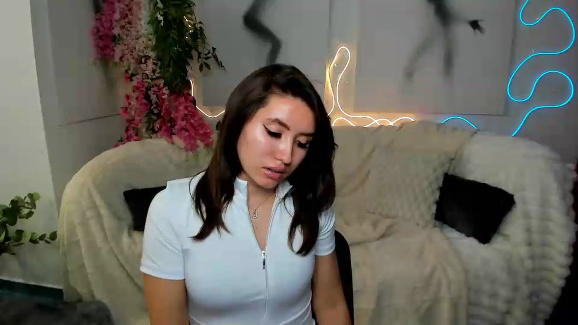 Gallery image thumbnail from MonicaLaRue's myfreecams stream on, 06/01/2026, 14:40 image 18 of 20