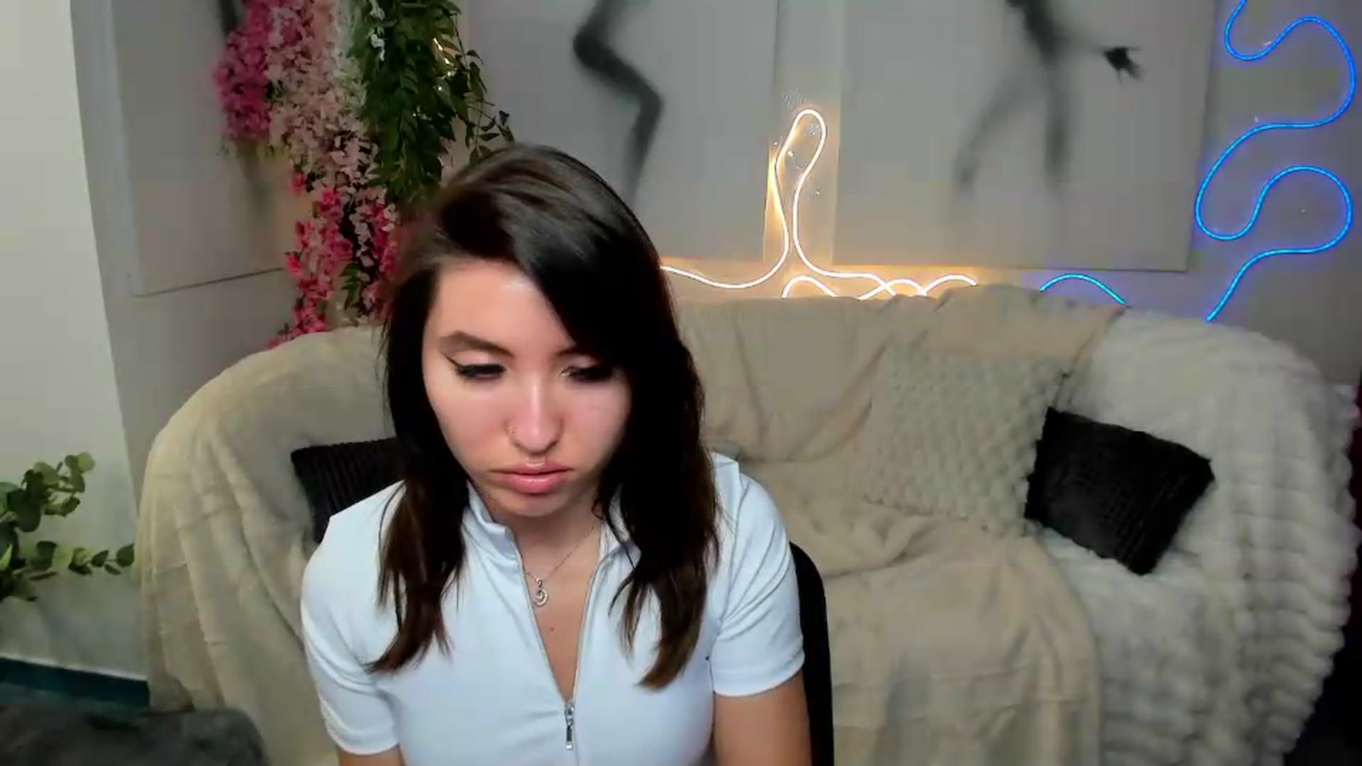 Gallery image thumbnail from MonicaLaRue's myfreecams stream on, 06/01/2026, 14:40 image 17 of 20