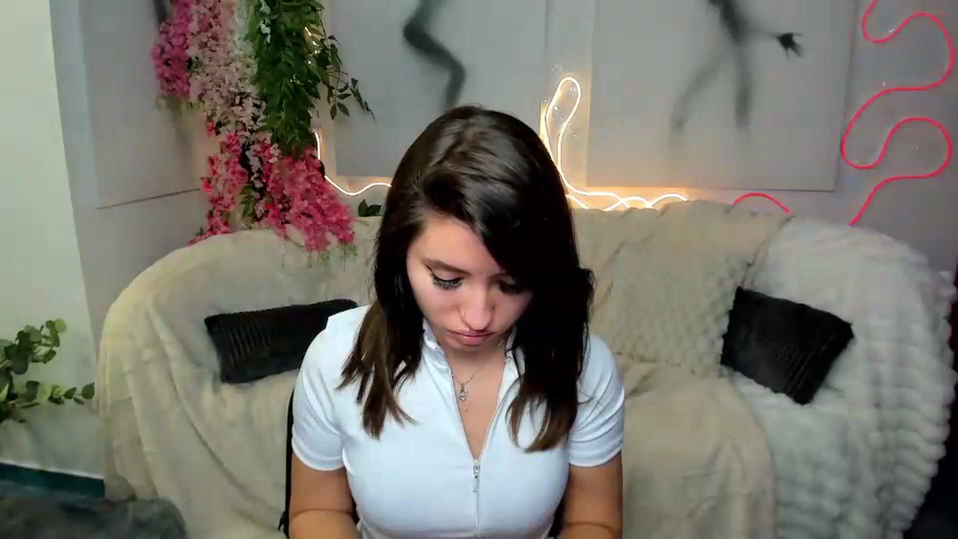 Gallery image thumbnail from MonicaLaRue's myfreecams stream on, 06/01/2026, 14:40 image 5 of 20