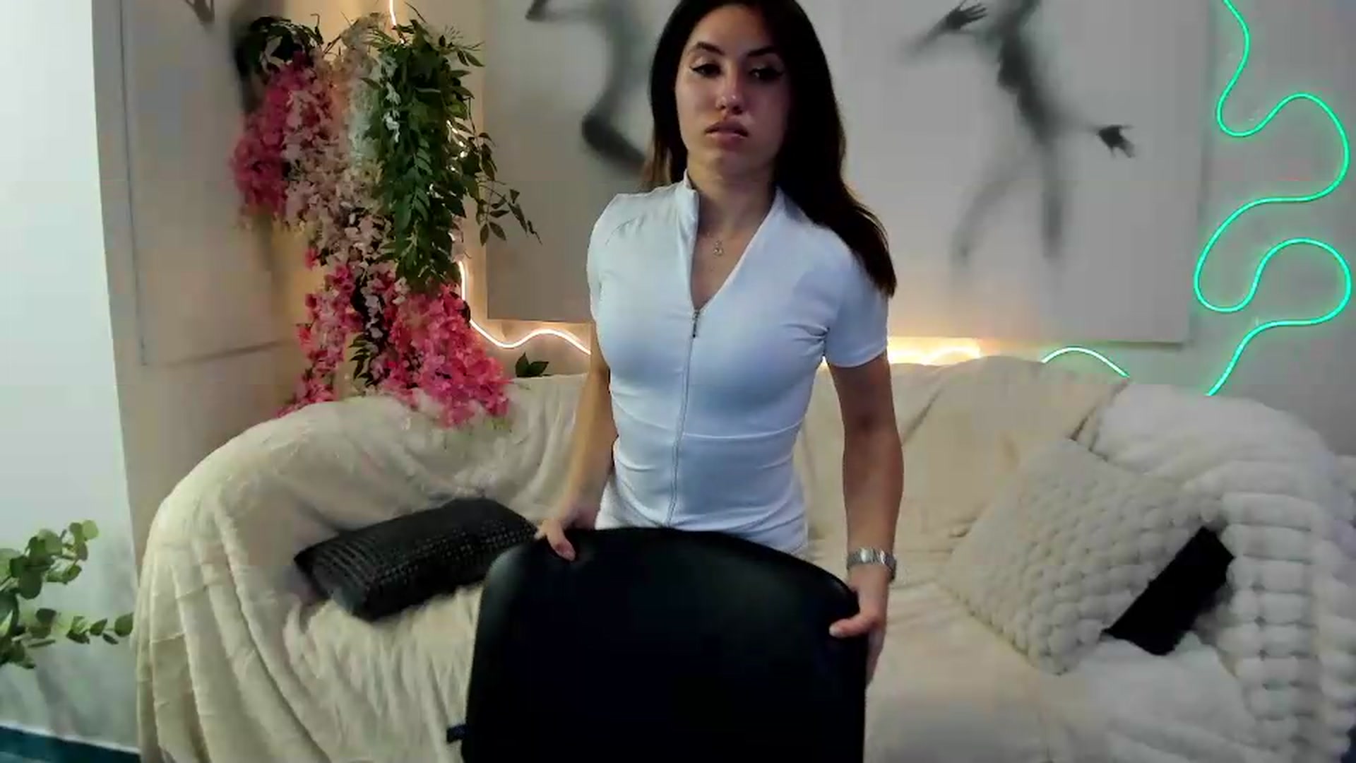 Gallery image thumbnail from MonicaLaRue's myfreecams stream on, 06/01/2026, 17:56 image 7 of 20