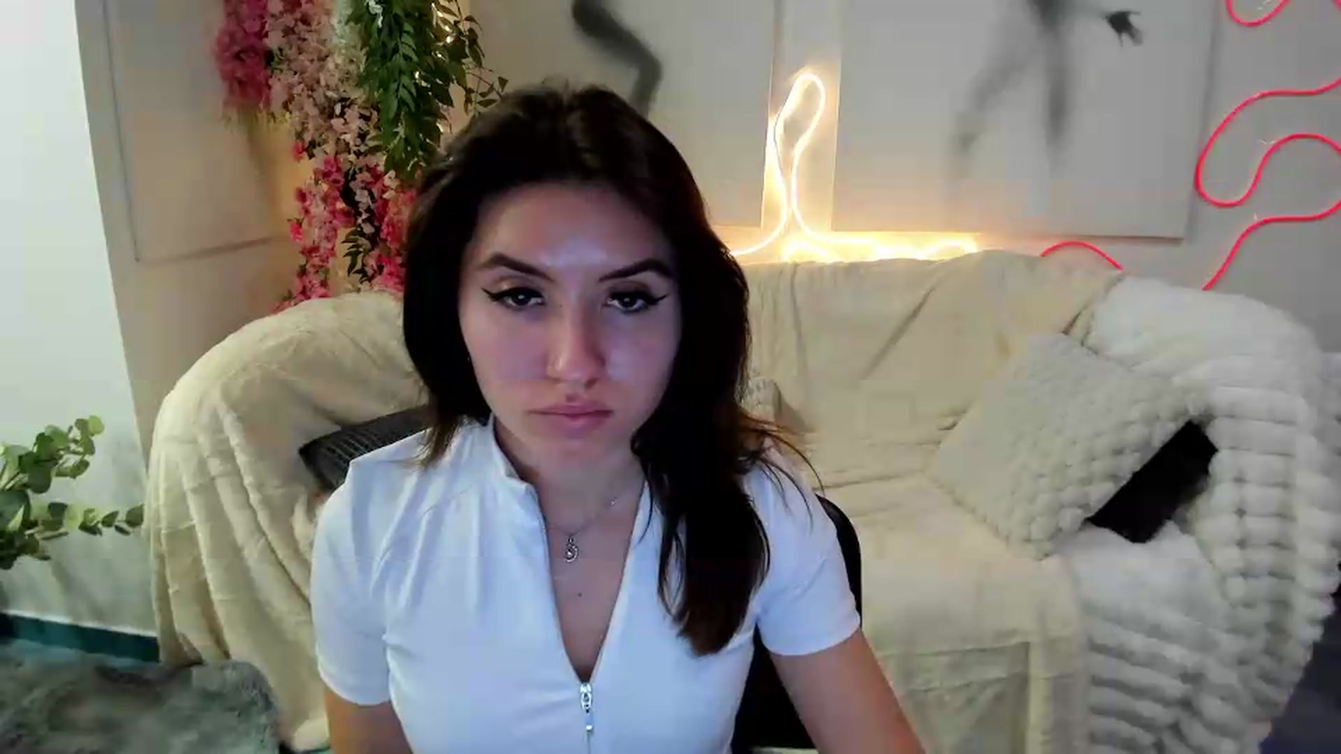 Gallery image thumbnail from MonicaLaRue's myfreecams stream on, 06/01/2026, 17:56 image 12 of 20