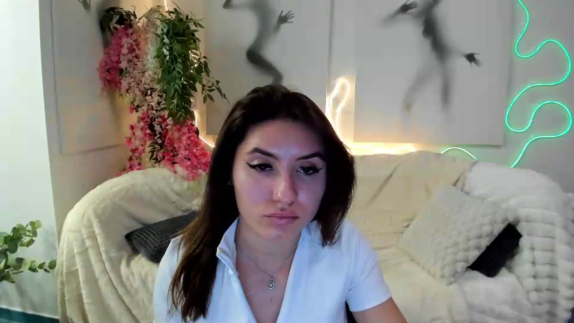 Gallery image thumbnail from MonicaLaRue's myfreecams stream on, 06/01/2026, 17:56 image 6 of 20