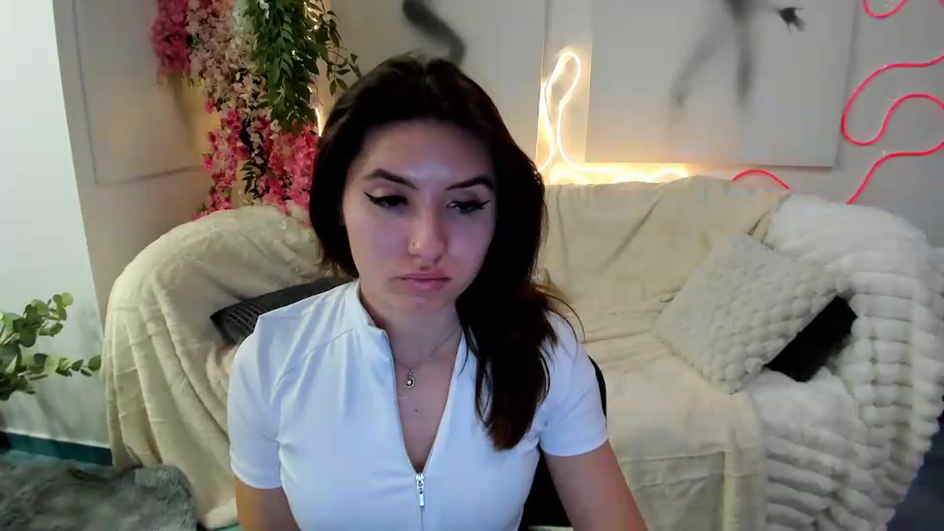 Gallery image thumbnail from MonicaLaRue's myfreecams stream on, 06/01/2026, 17:56 image 11 of 20
