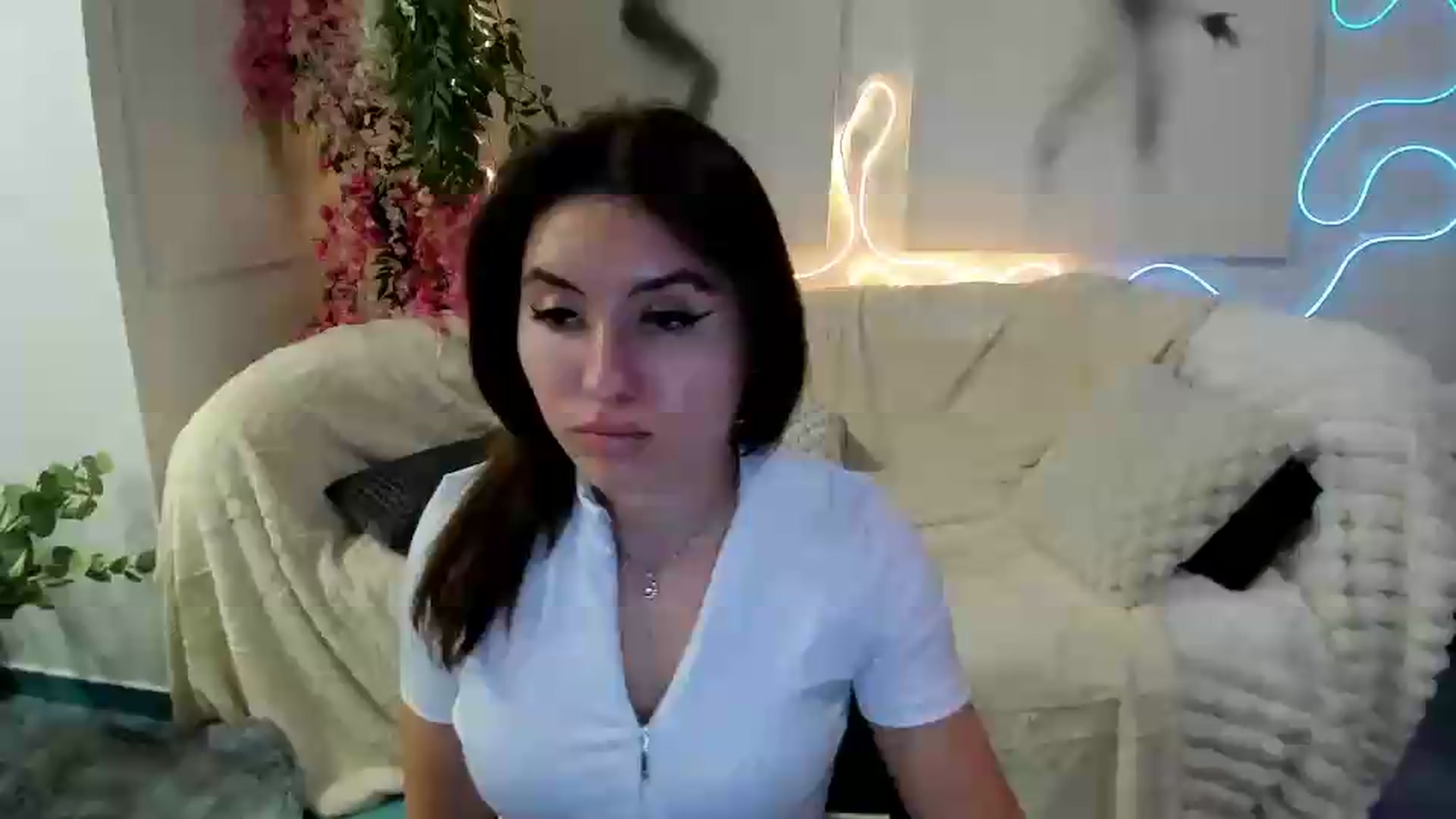 Gallery image thumbnail from MonicaLaRue's myfreecams stream on, 06/01/2026, 17:56 image 14 of 20