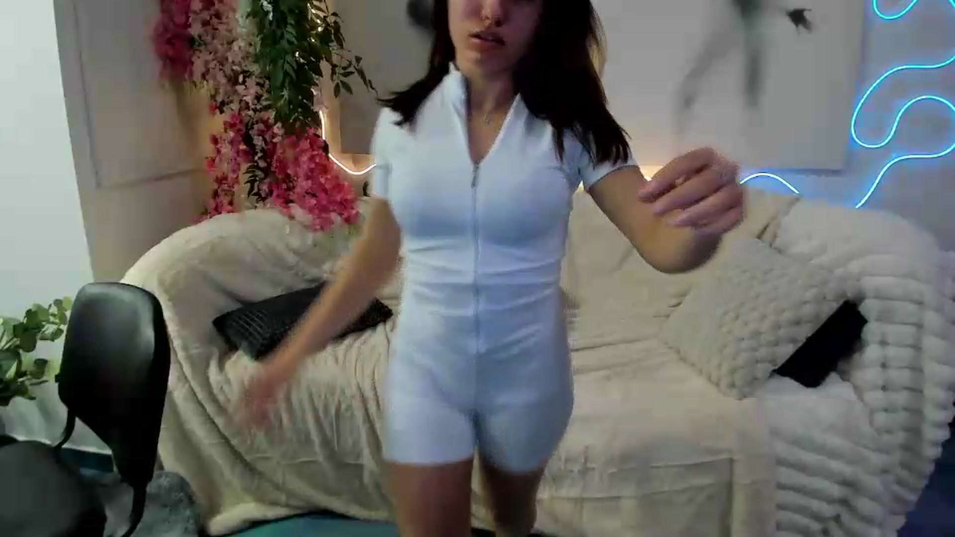 Gallery image thumbnail from MonicaLaRue's myfreecams stream on, 06/01/2026, 17:56 image 15 of 20