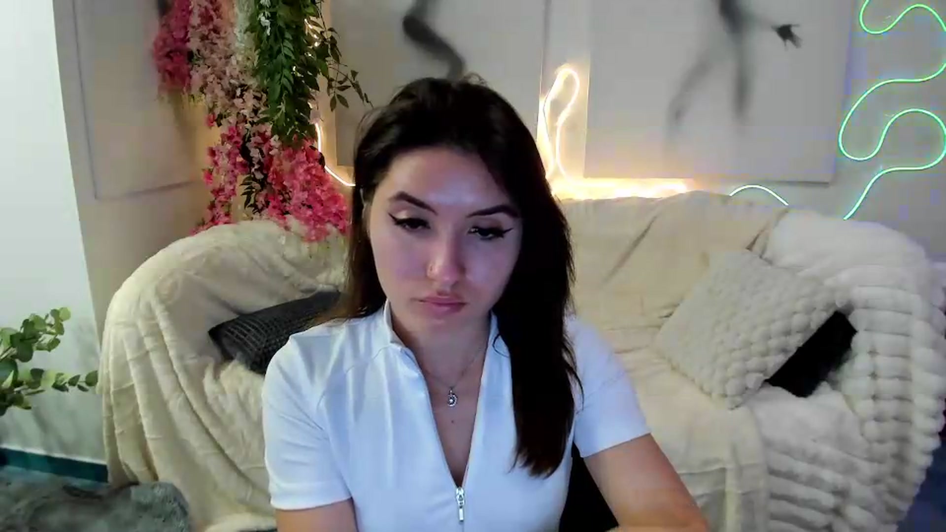 Gallery image thumbnail from MonicaLaRue's myfreecams stream on, 06/01/2026, 17:56 image 3 of 20