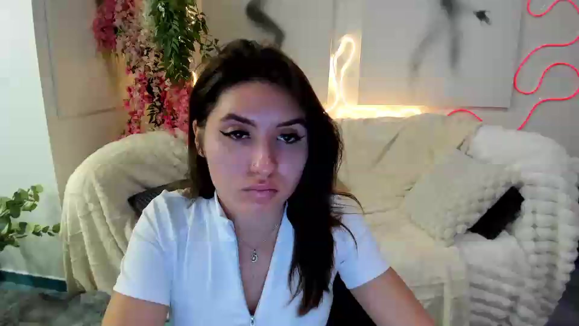 Gallery image thumbnail from MonicaLaRue's myfreecams stream on, 06/01/2026, 17:56 image 1 of 20