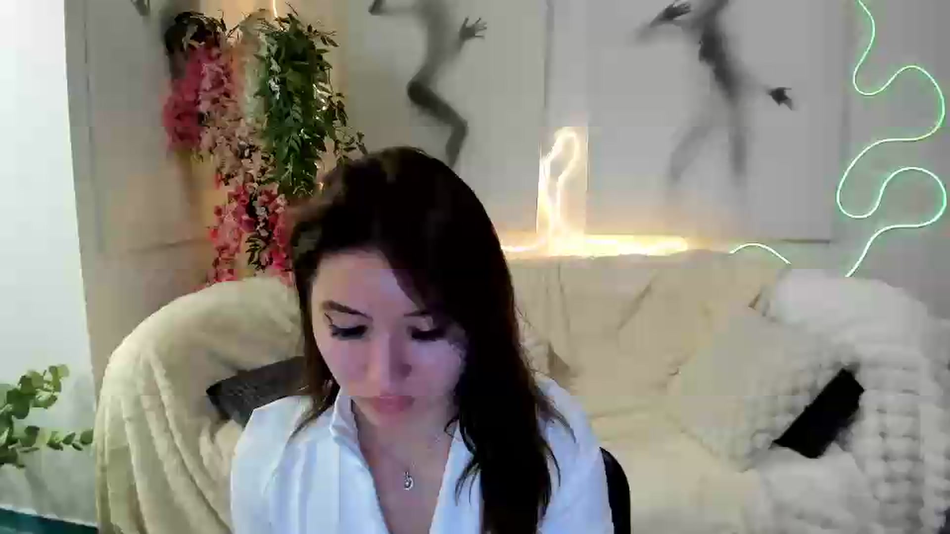 Gallery image thumbnail from MonicaLaRue's myfreecams stream on, 06/01/2026, 17:56 image 5 of 20