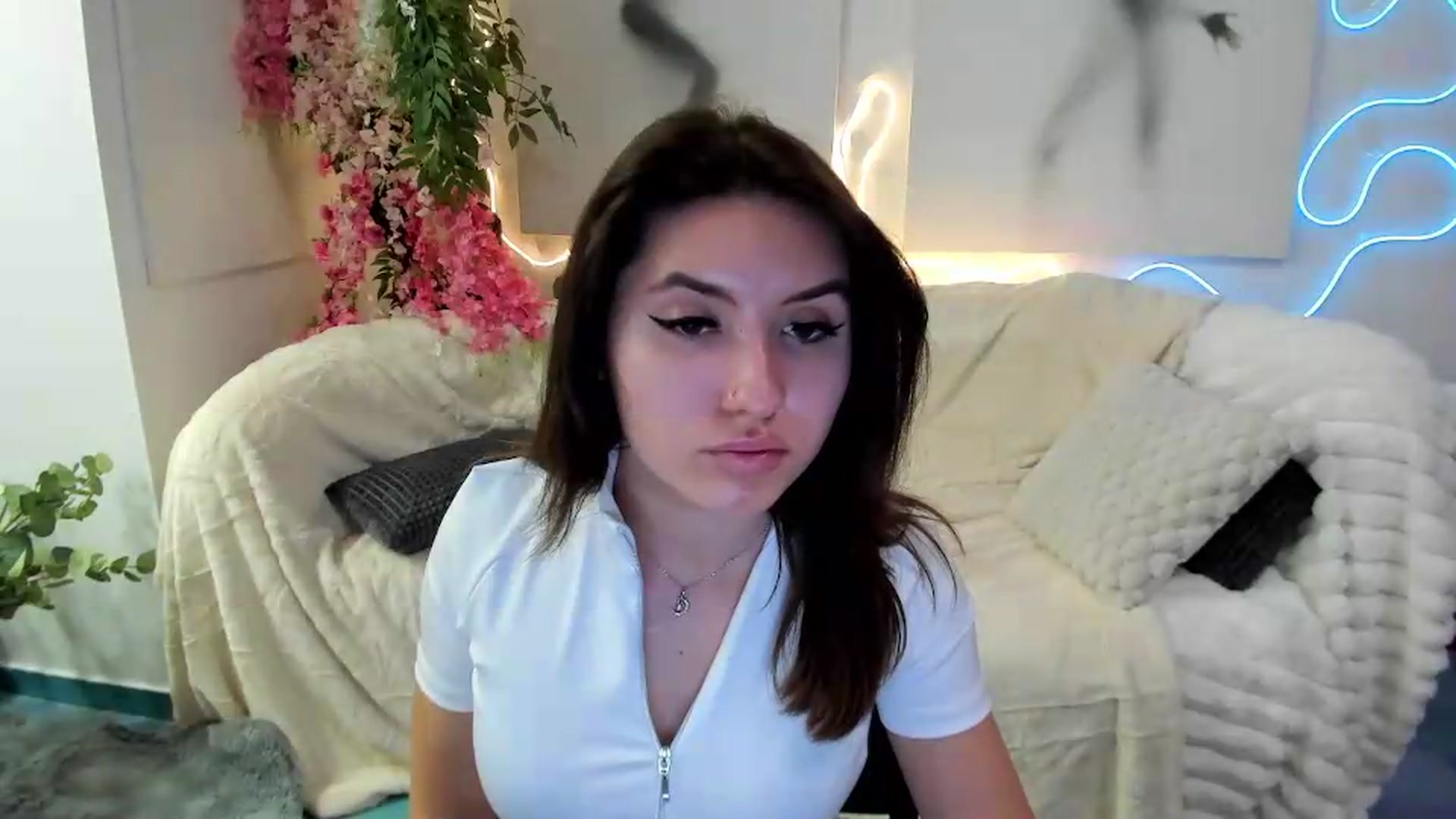 Gallery image thumbnail from MonicaLaRue's myfreecams stream on, 06/01/2026, 17:56 image 13 of 20