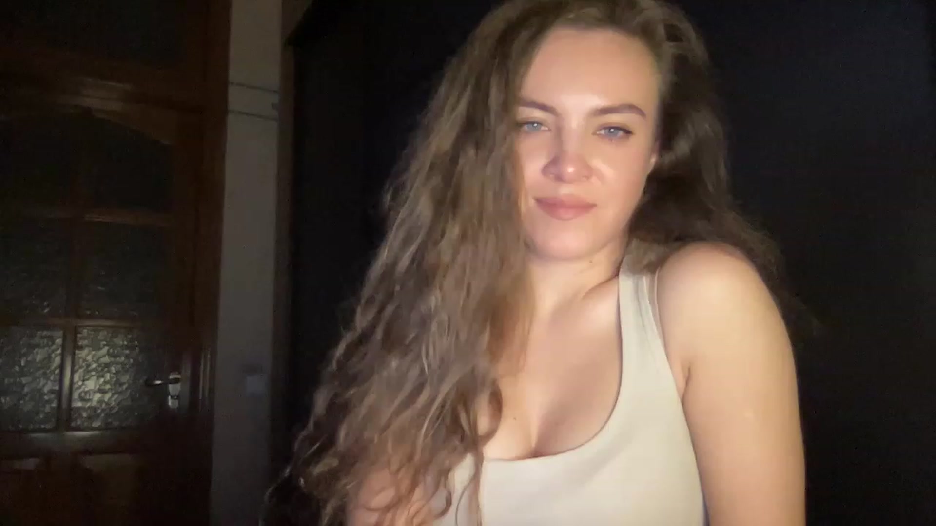 Gallery image thumbnail from MonicaLeCruze's myfreecams stream on, 05/30/2023, 17:52 image 12 of 20