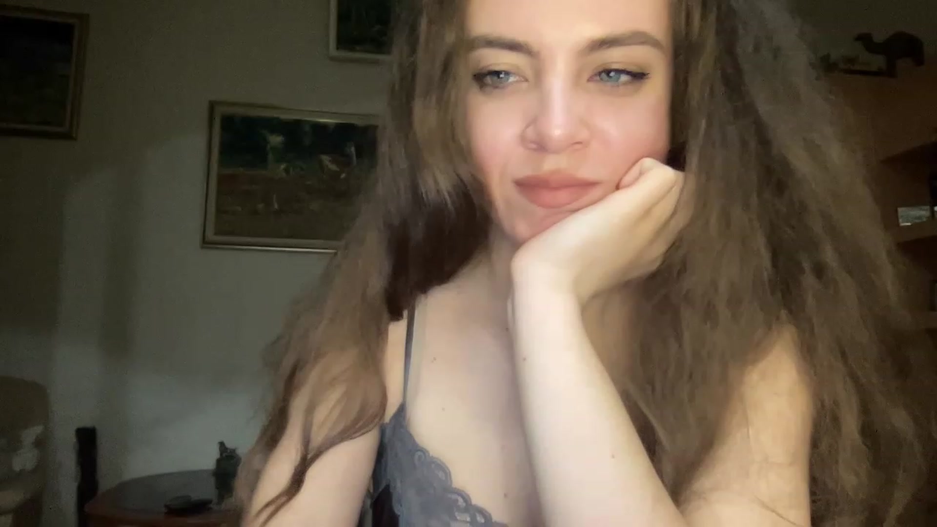 Gallery image thumbnail from MonicaLeCruze's myfreecams stream on, 06/21/2023, 20:03 image 7 of 20