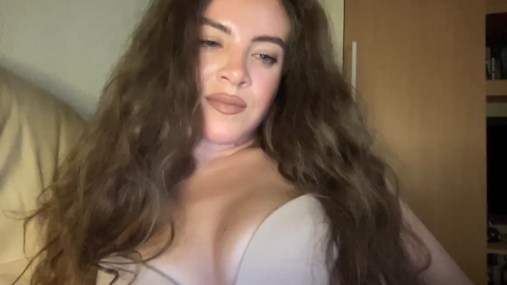 Gallery image thumbnail from MonicaLeCruze's myfreecams stream on, 07/24/2023, 24:19 image 6 of 20