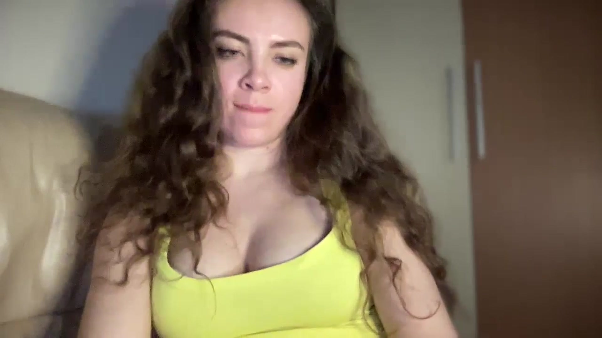 Gallery image thumbnail from MonicaLeCruze's myfreecams stream on, 04/25/2024, 22:11 image 19 of 20