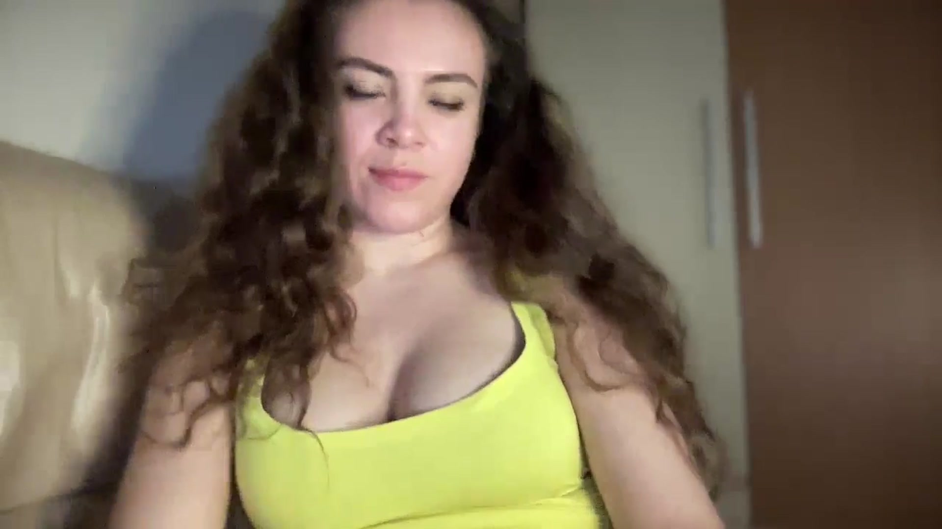 Gallery image thumbnail from MonicaLeCruze's myfreecams stream on, 04/25/2024, 22:11 image 12 of 20