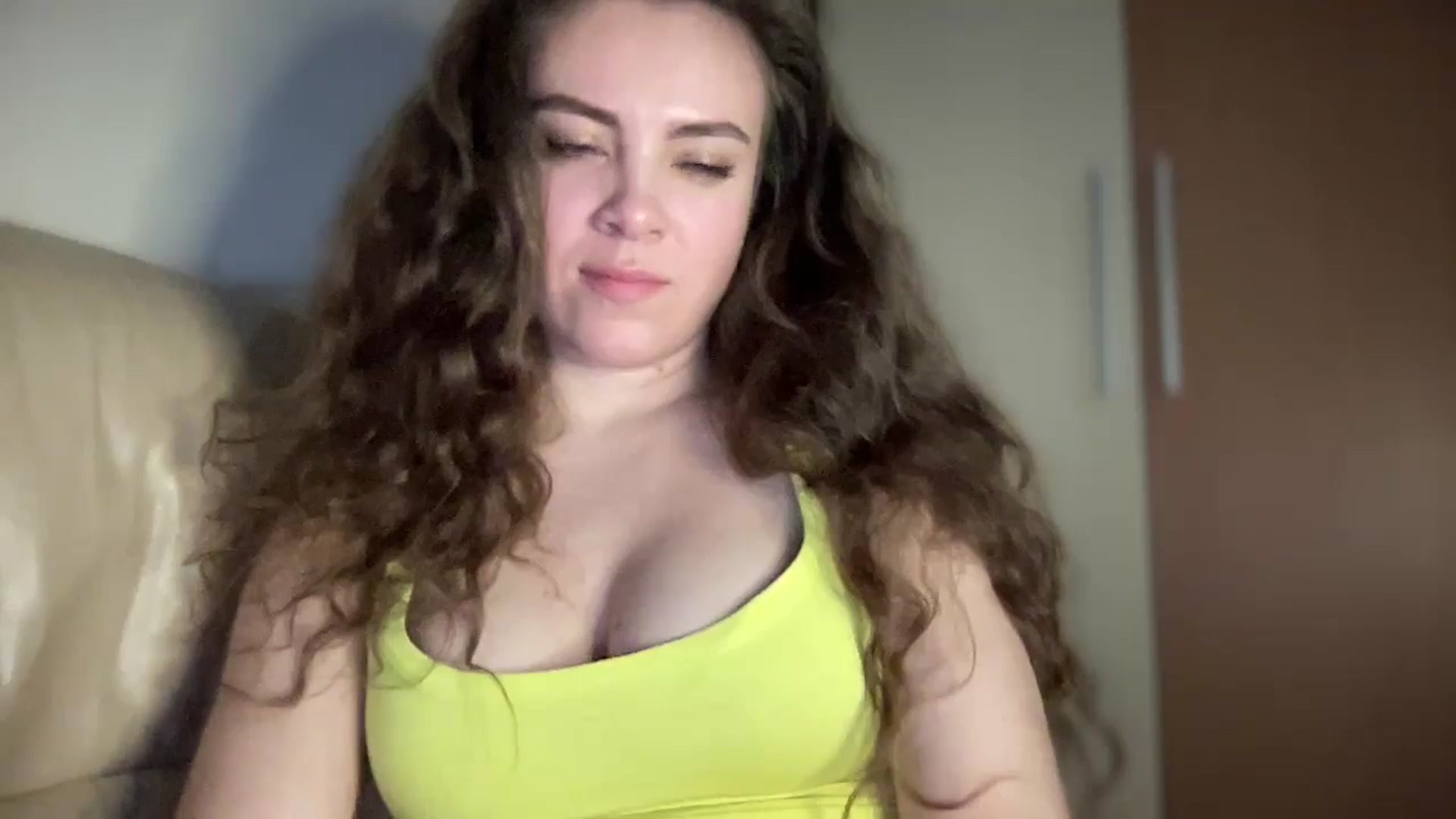 Gallery image thumbnail from MonicaLeCruze's myfreecams stream on, 04/25/2024, 22:11 image 8 of 20