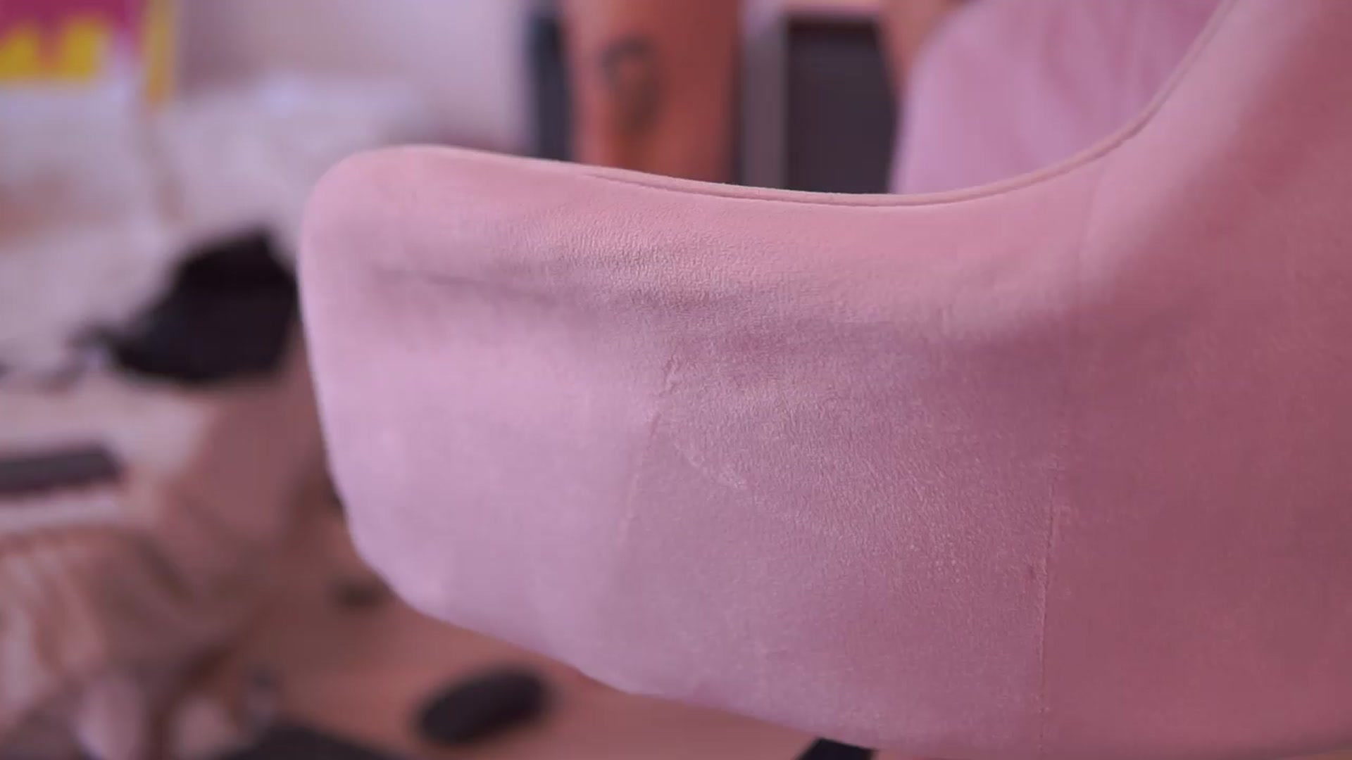 Gallery image thumbnail from Monica_Law's myfreecams stream on, 06/18/2026, 19:09 image 1 of 20